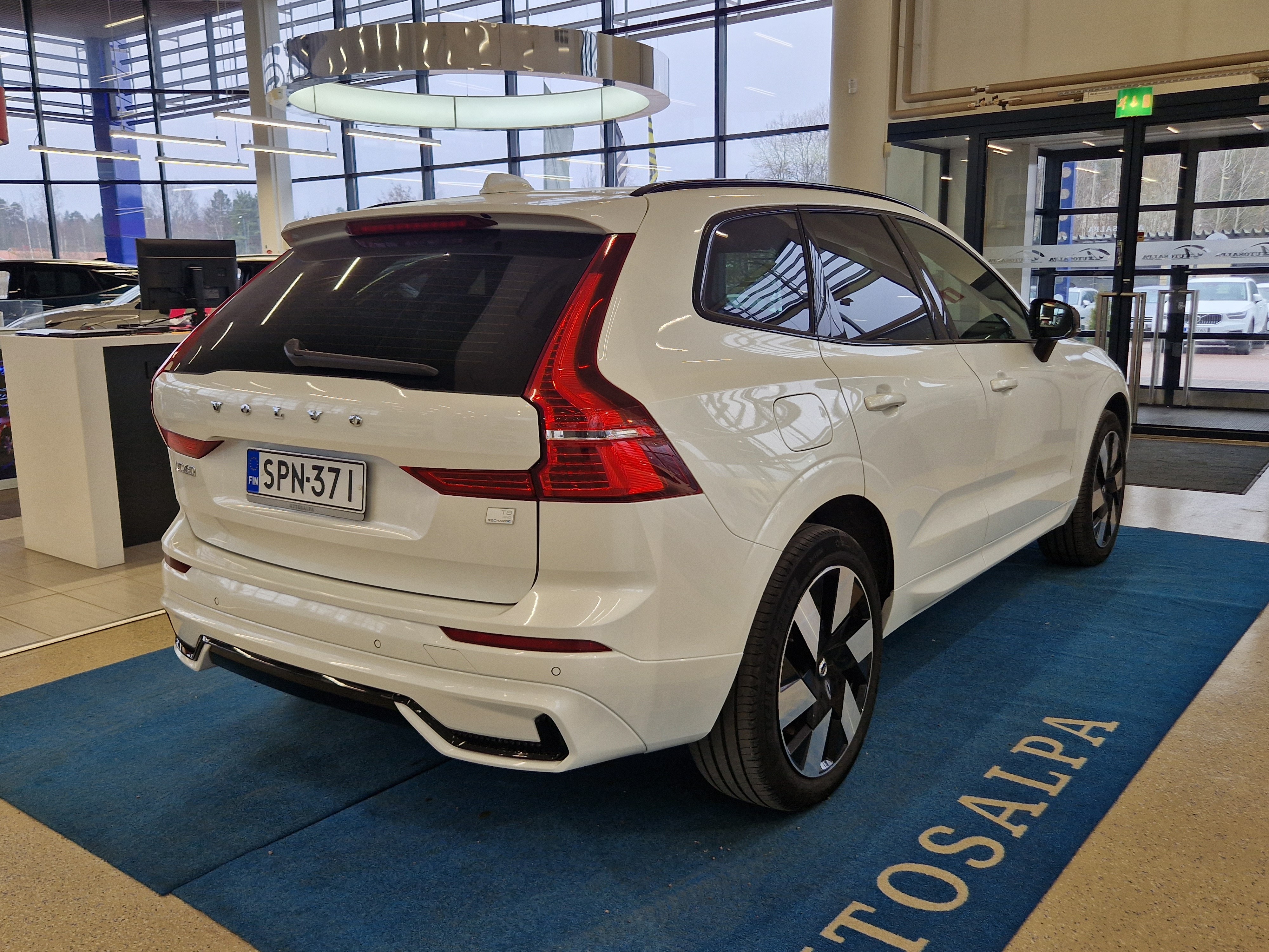 Volvo XC60 T8 AWD LONG RANGE PLUS DARK TAKUU 24KK/40TKM