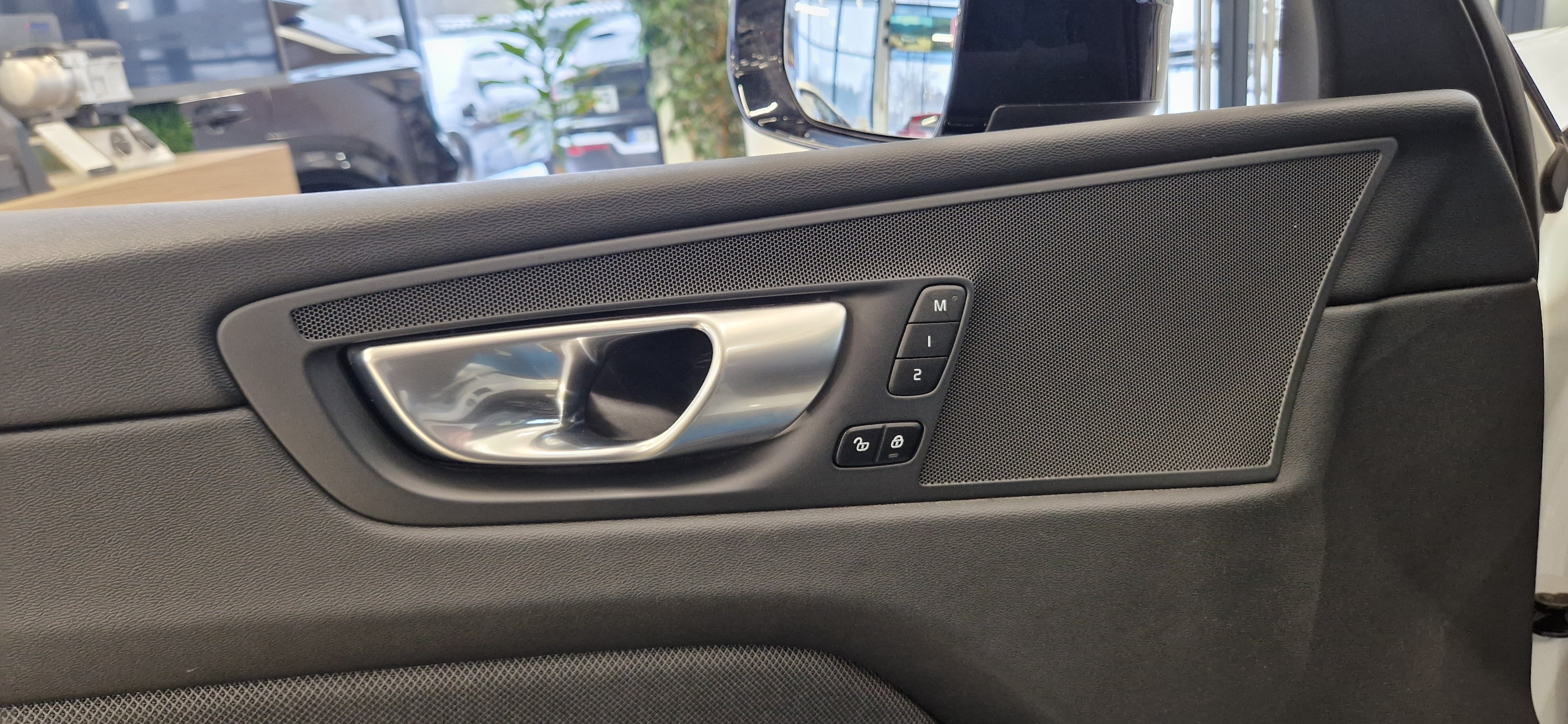 Volvo XC60 T8 AWD LONG RANGE PLUS DARK TAKUU 24KK/40TKM