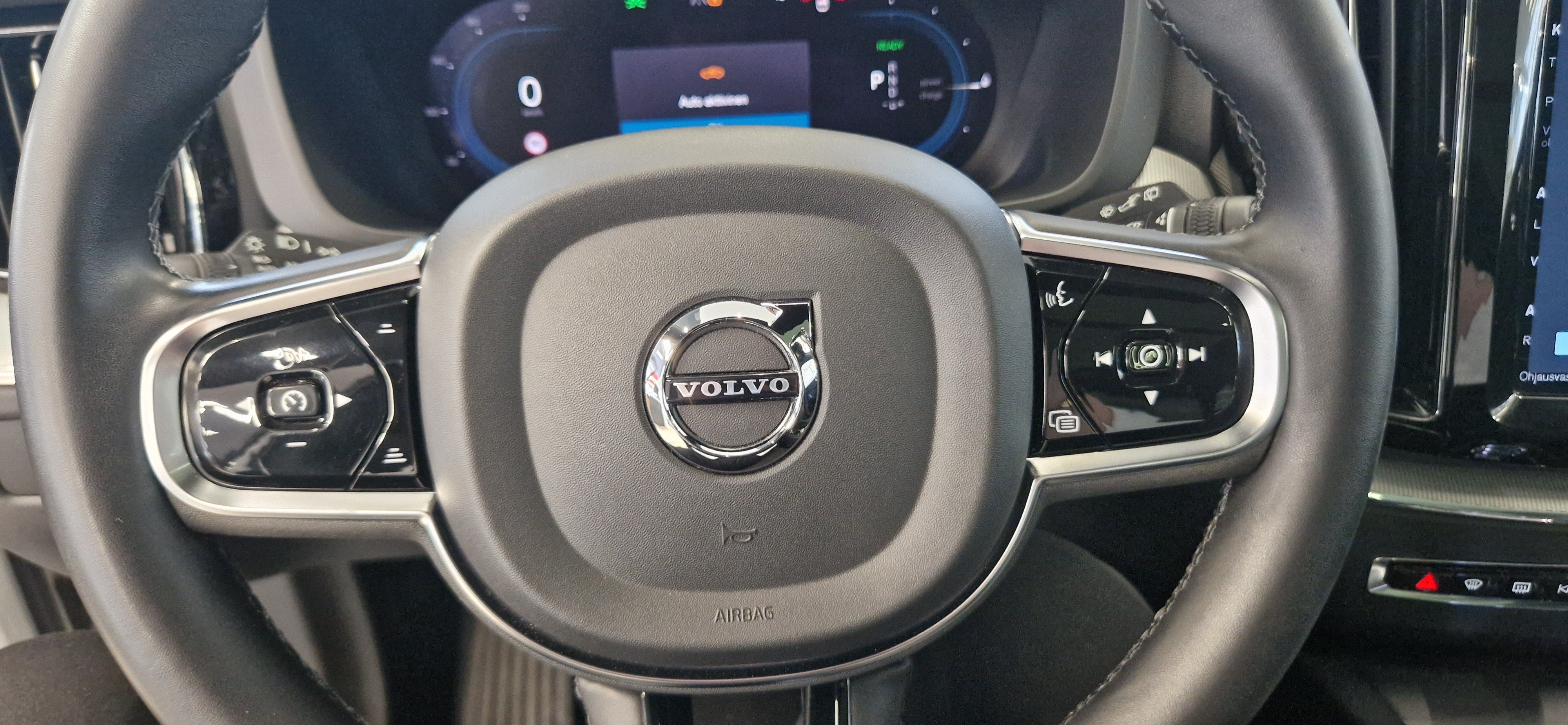 Volvo XC60 T8 AWD LONG RANGE PLUS DARK TAKUU 24KK/40TKM