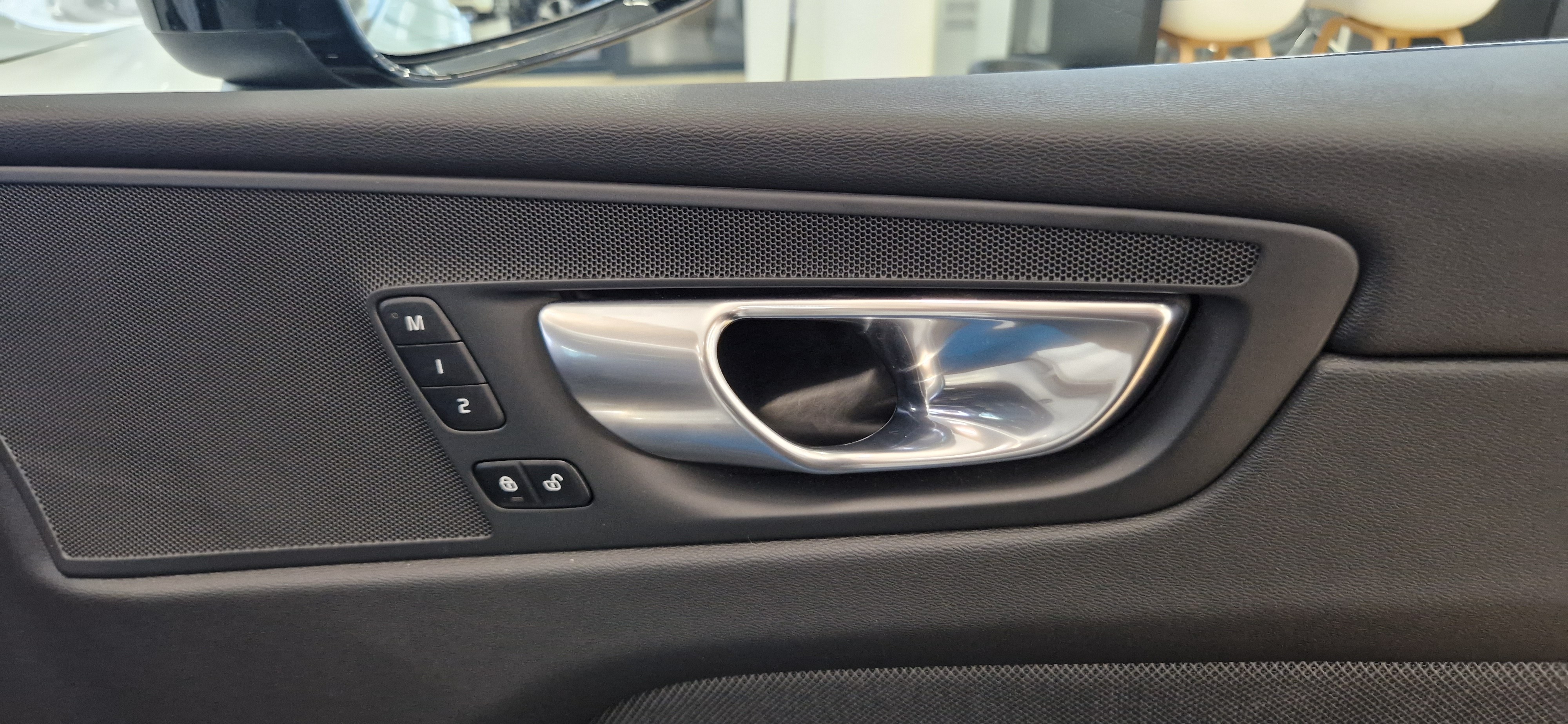 Volvo XC60 T8 AWD LONG RANGE PLUS DARK TAKUU 24KK/40TKM