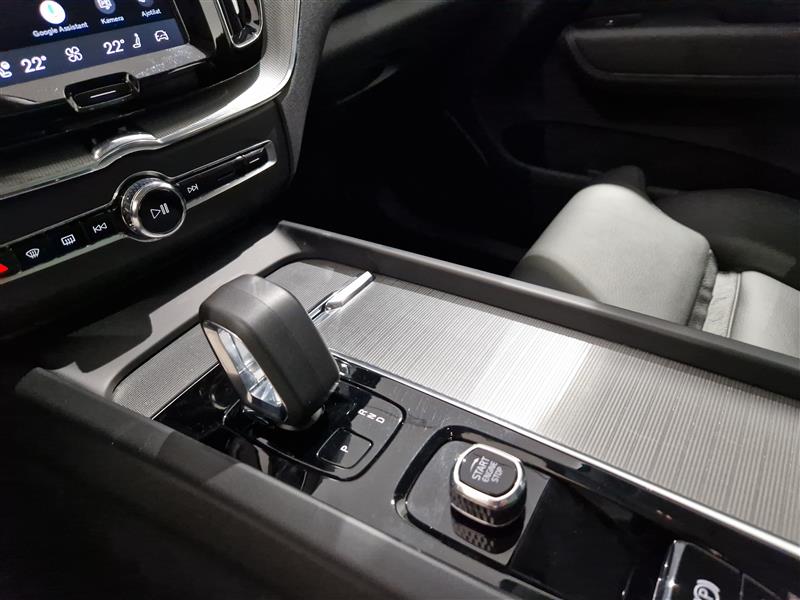 Volvo XC60 T8 AWD LONG RANGE PLUS BRIGHT TAKUU 24KK/40TKM