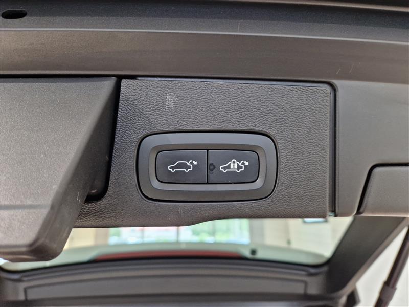 Volvo XC60 T8 AWD LONG RANGE PLUS BRIGHT TAKUU 24KK/40TKM