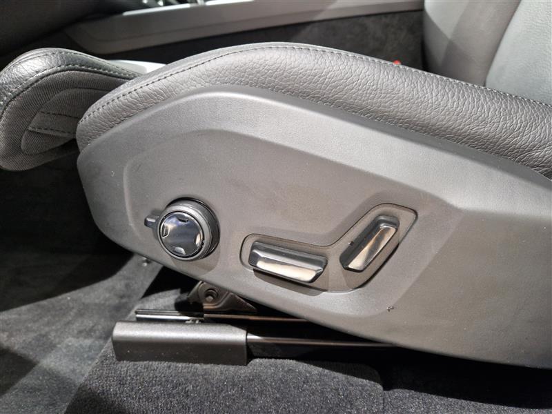 Volvo XC60 T8 AWD LONG RANGE PLUS BRIGHT TAKUU 24KK/40TKM