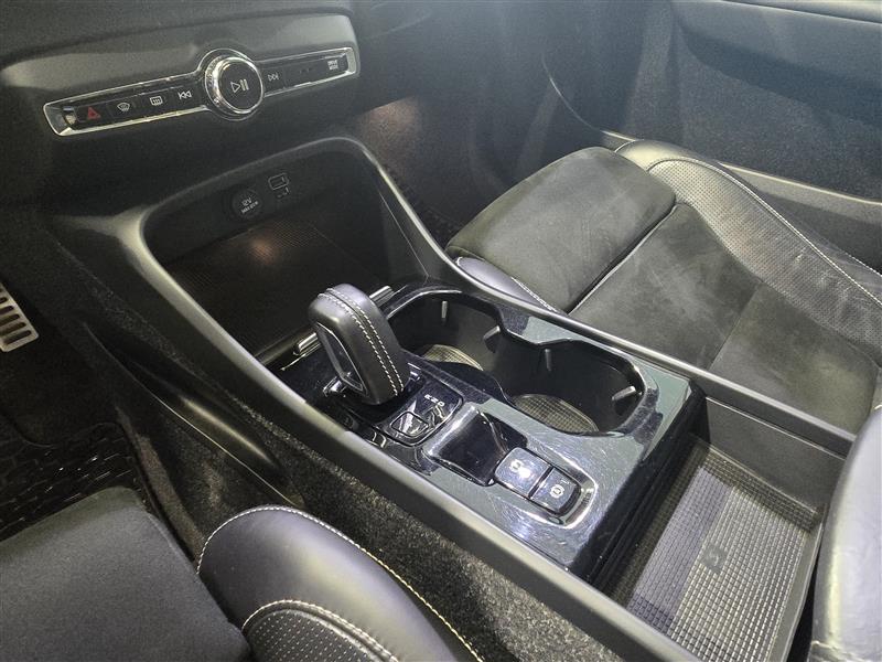 Volvo XC40 T5 TWIN ENGINE R-DESIGN BUSINESS AUT