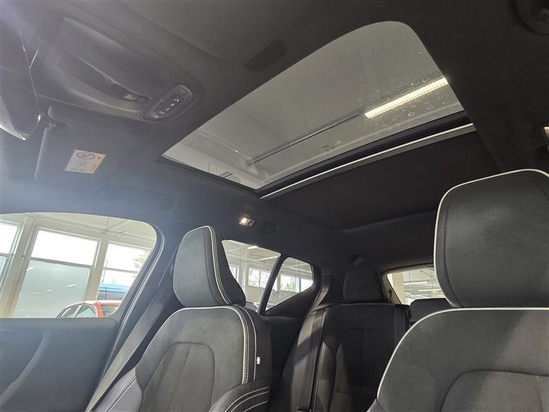 Volvo XC40 T5 TWIN ENGINE R-DESIGN BUSINESS AUT