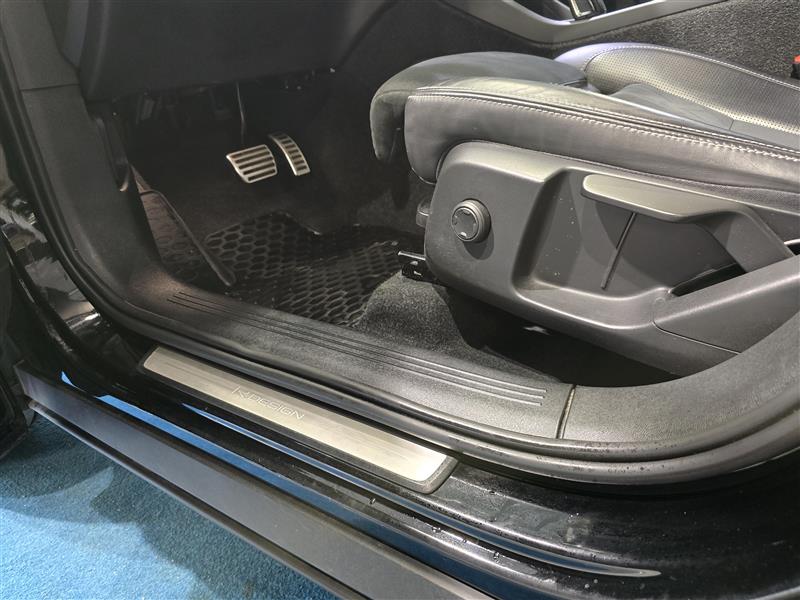 Volvo XC40 T5 TWIN ENGINE R-DESIGN BUSINESS AUT