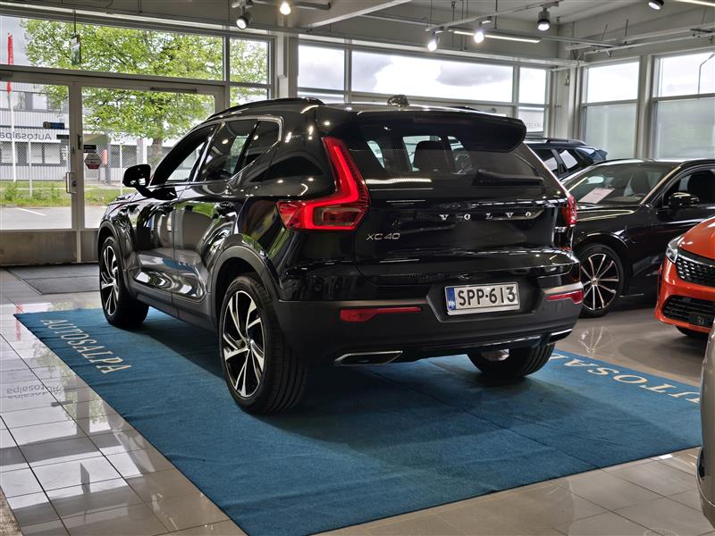 Volvo XC40 T5 TWIN ENGINE R-DESIGN BUSINESS AUT
