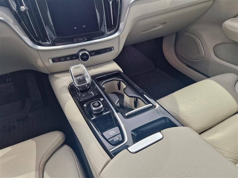 Volvo V60 T6 TWE AWD INSCRIPTION TAKUU 24KK/40TKM