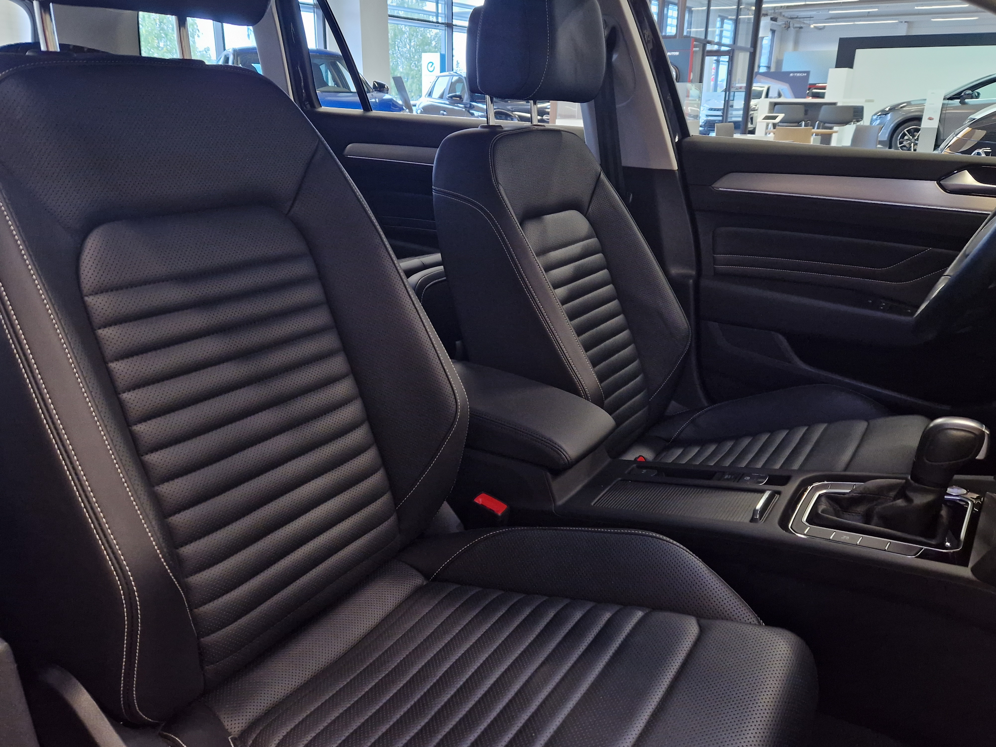Volkswagen PASSAT VARIANT R-LINE BUSINESS 2,0 TDI 110 KW DSG