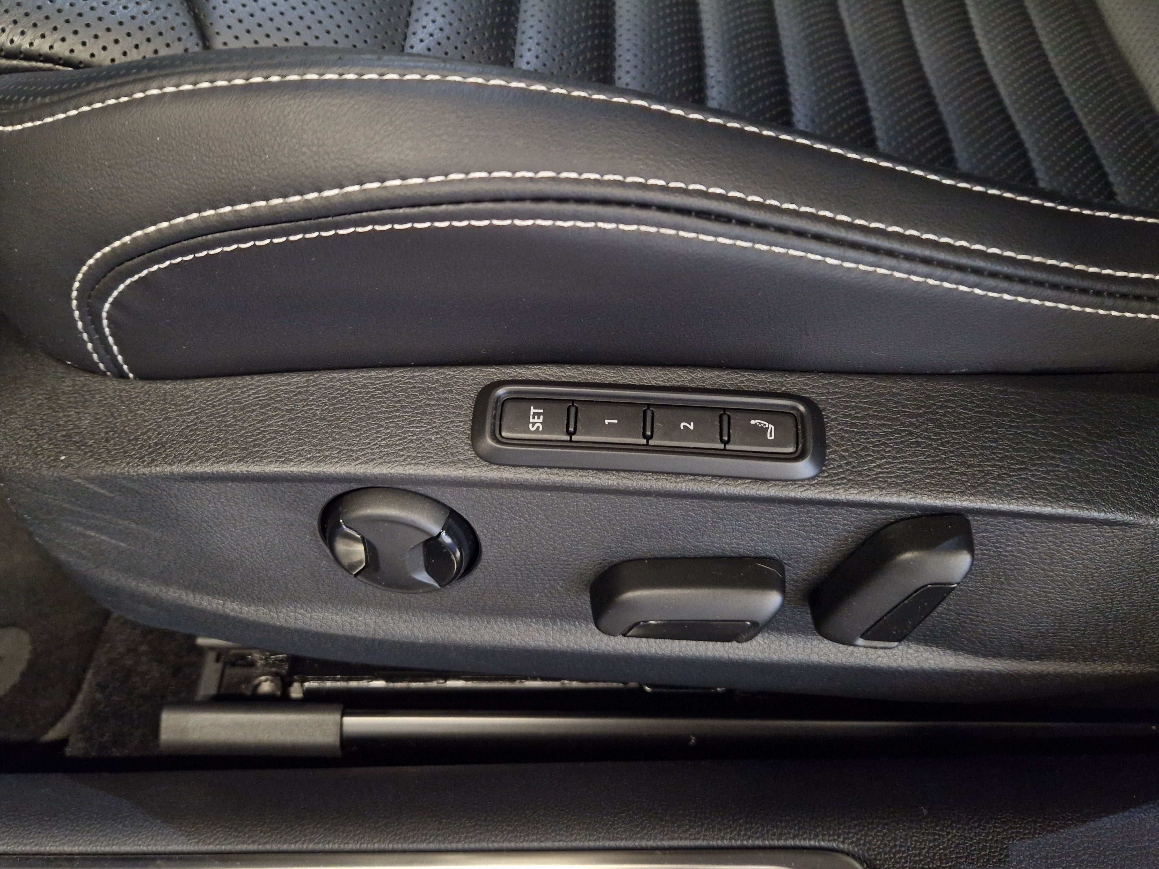 Volkswagen Passat 2024, kuva 7/16