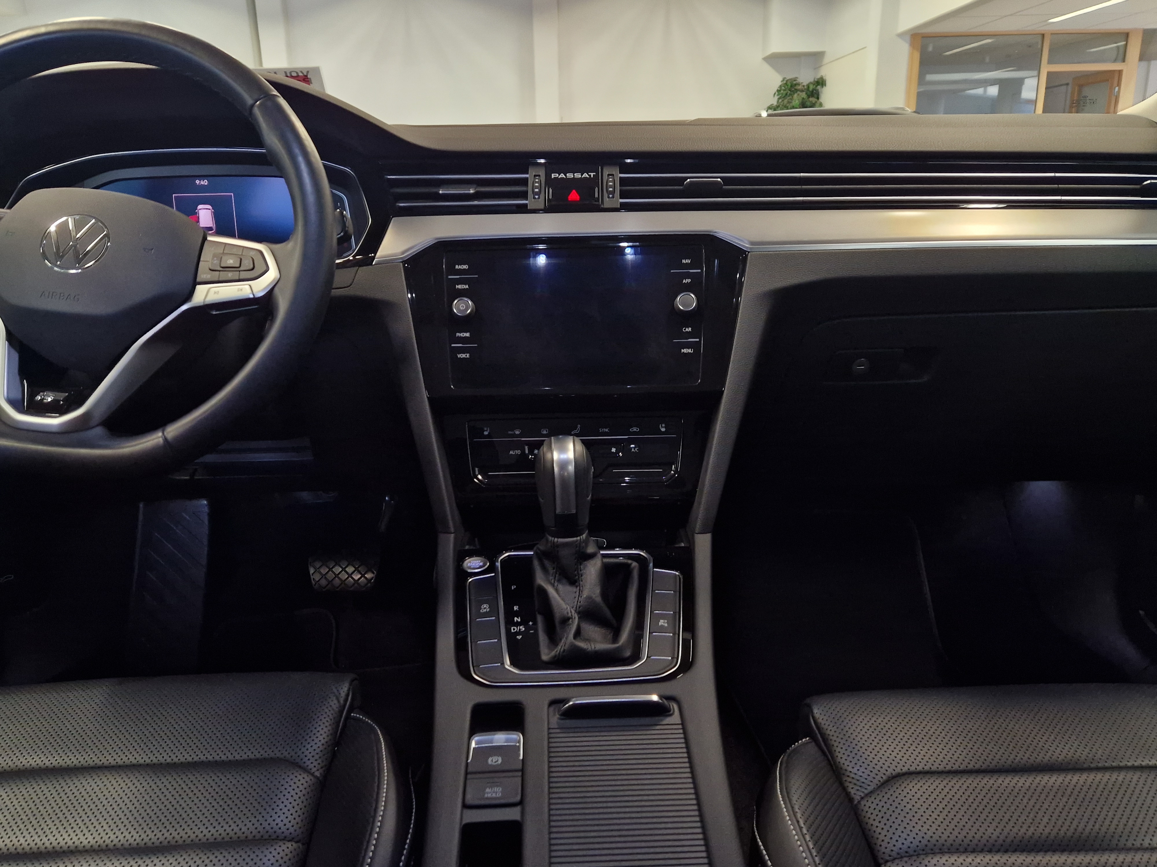 Volkswagen PASSAT VARIANT R-LINE BUSINESS 2,0 TDI 110 KW DSG