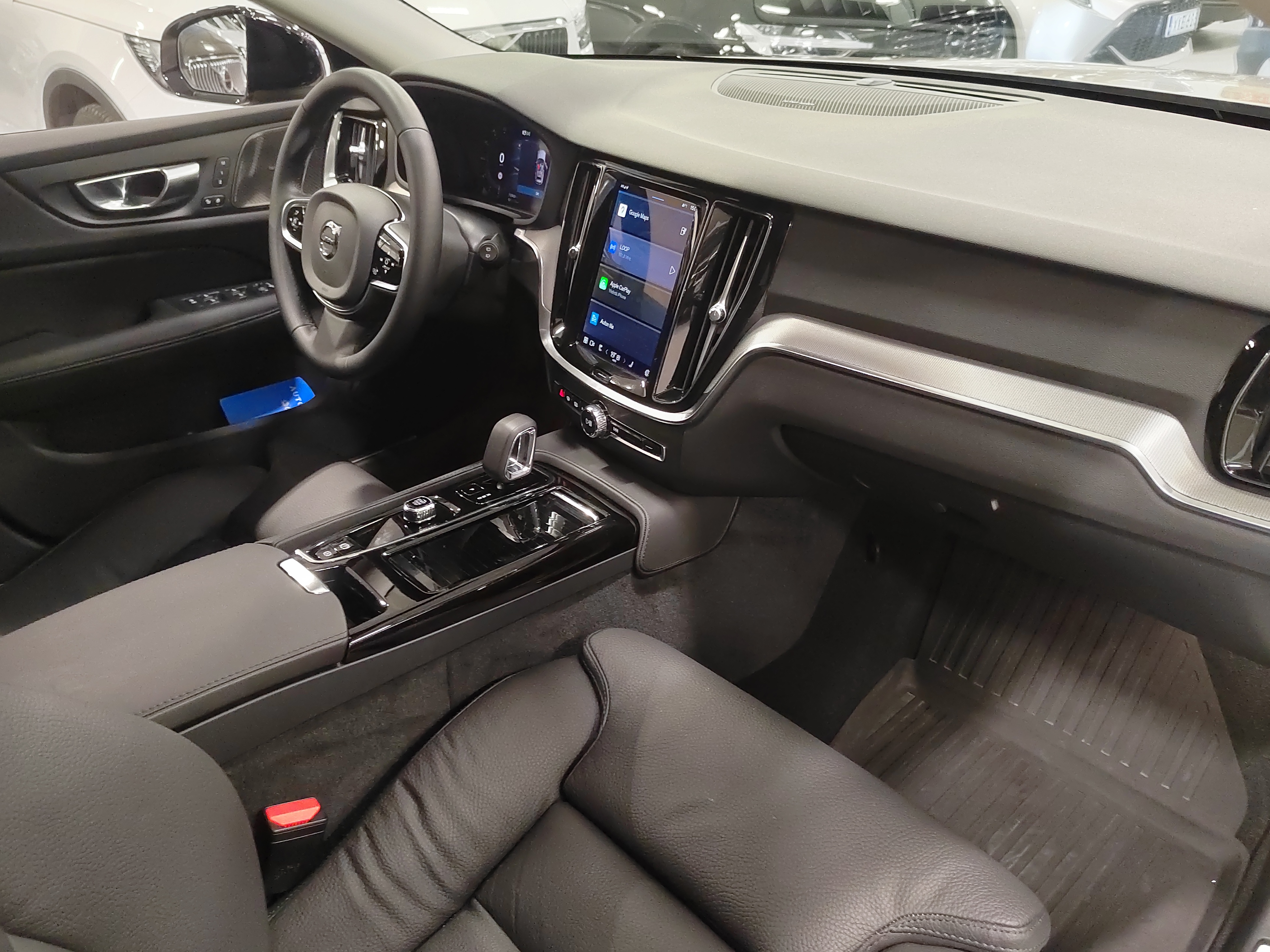 Volvo V60 T6 AWD LONG RANGE PLUS DARK TAKUU 24KK/40TKM