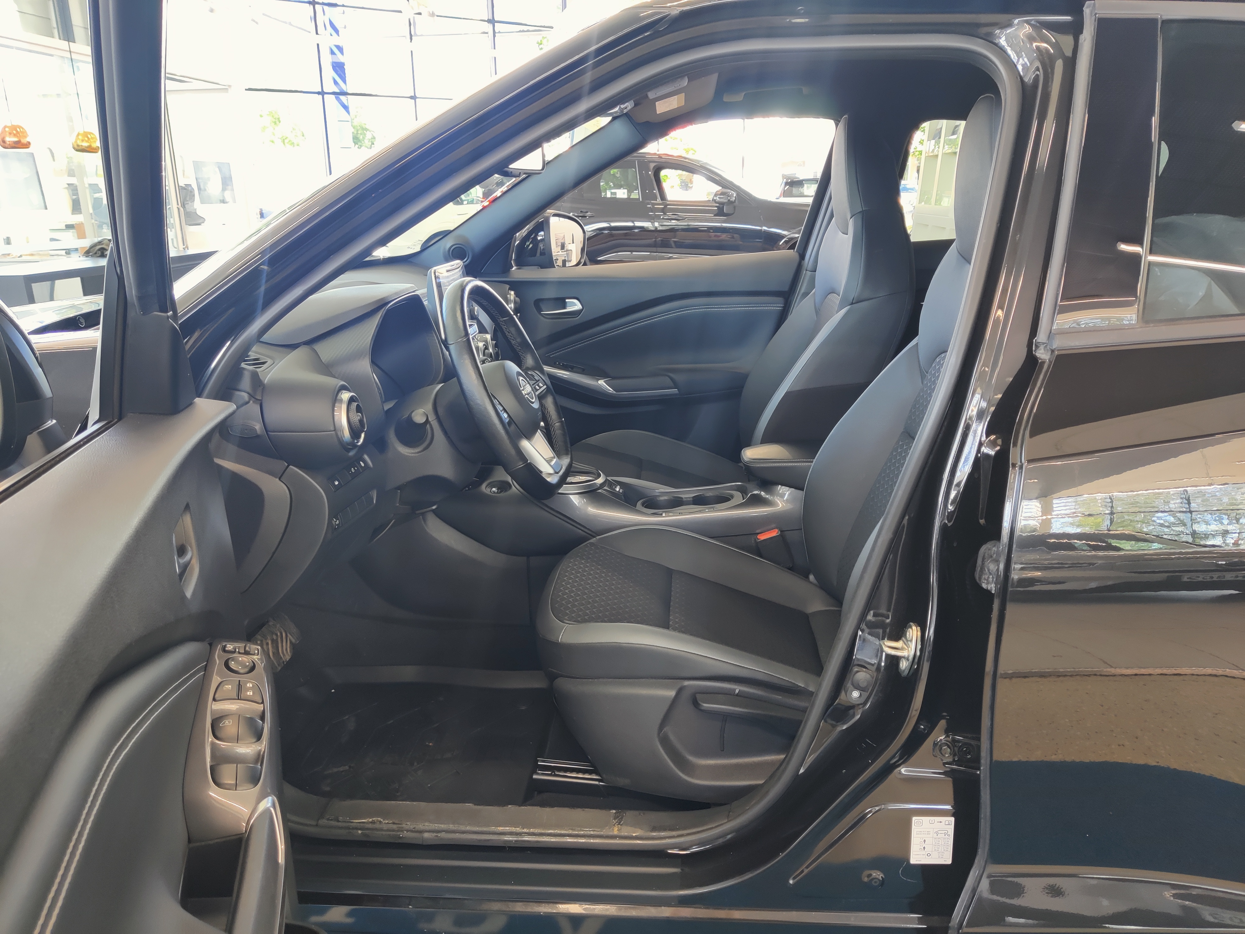 Nissan JUKE DIG-T 143HP 4AMT N-CONNECTA + NAVI HEV