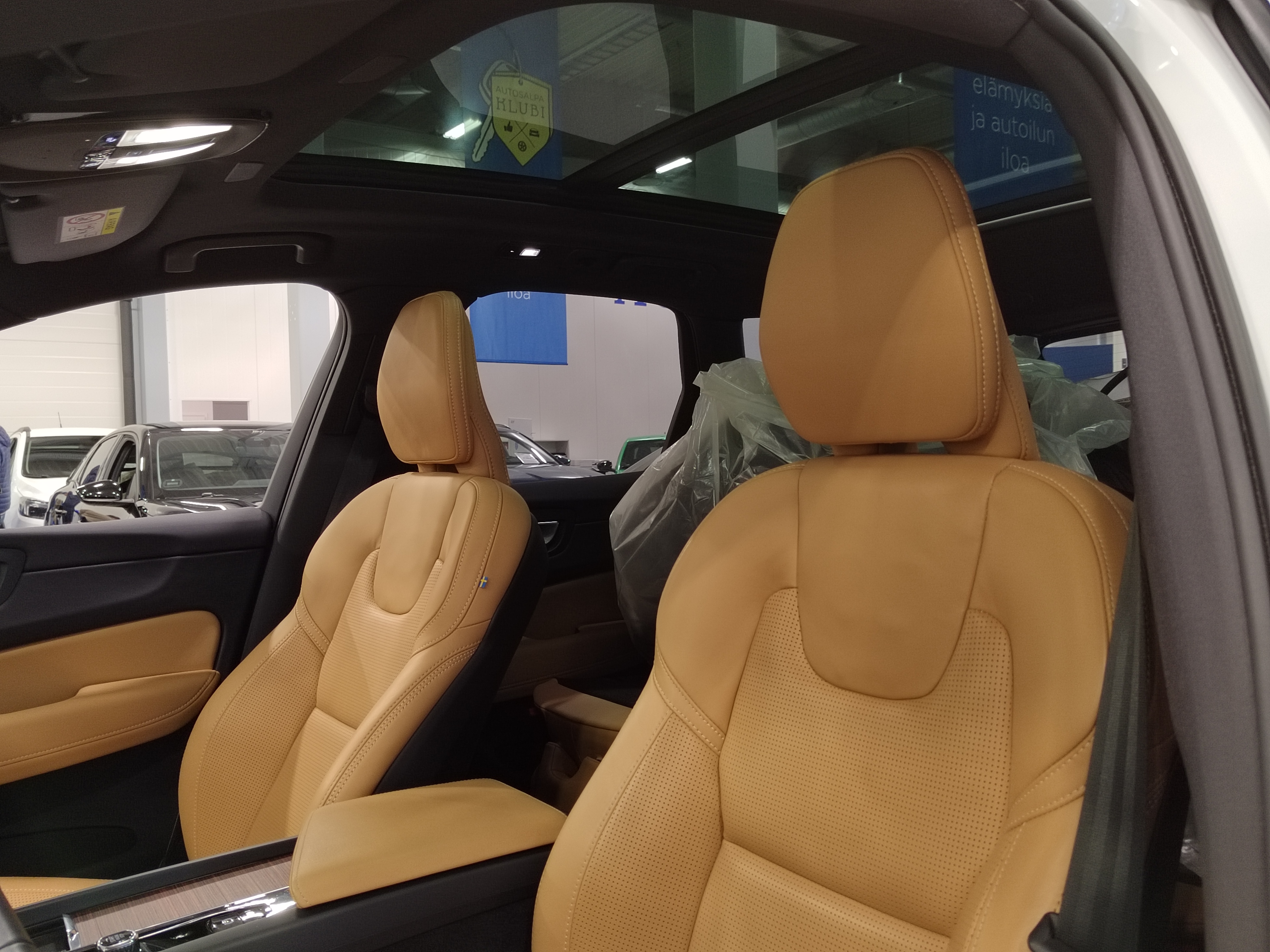 Volvo XC60 T6 AWD LONG RANGE ULTRA PRO DARK TAKUU 24KK/40TKM