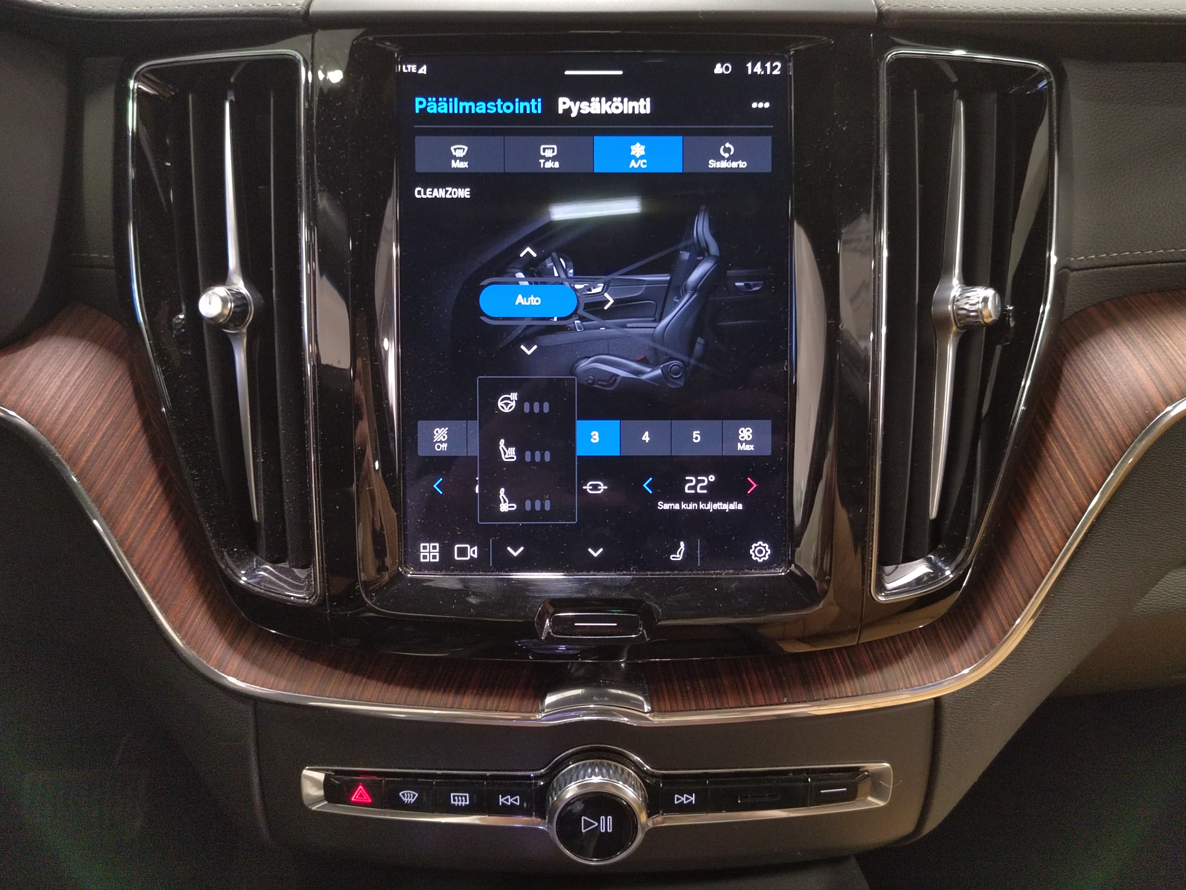 Volvo XC60 T6 AWD LONG RANGE ULTRA PRO DARK TAKUU 24KK/40TKM