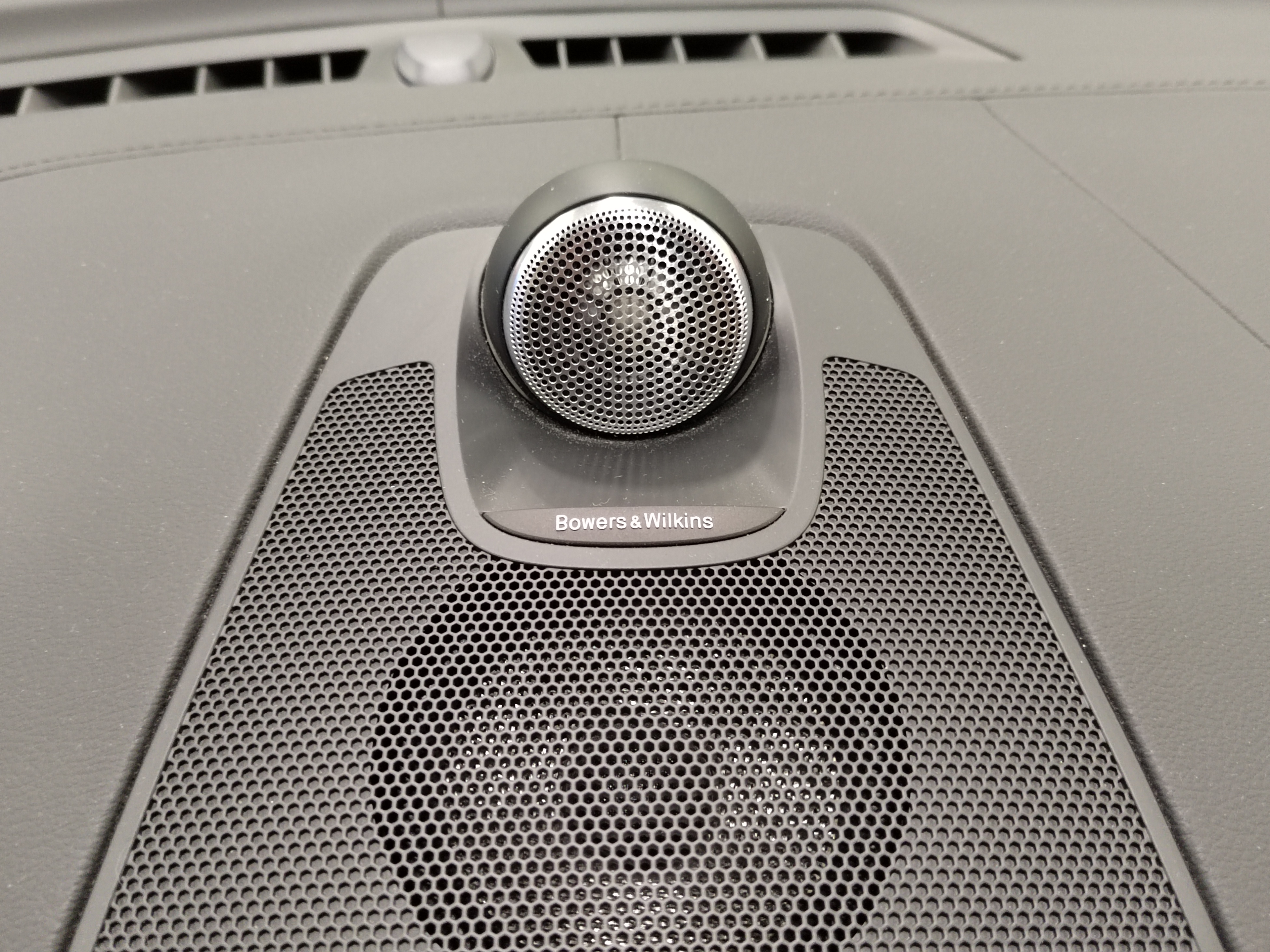 Volvo XC60 T6 AWD LONG RANGE ULTRA PRO DARK TAKUU 24KK/40TKM