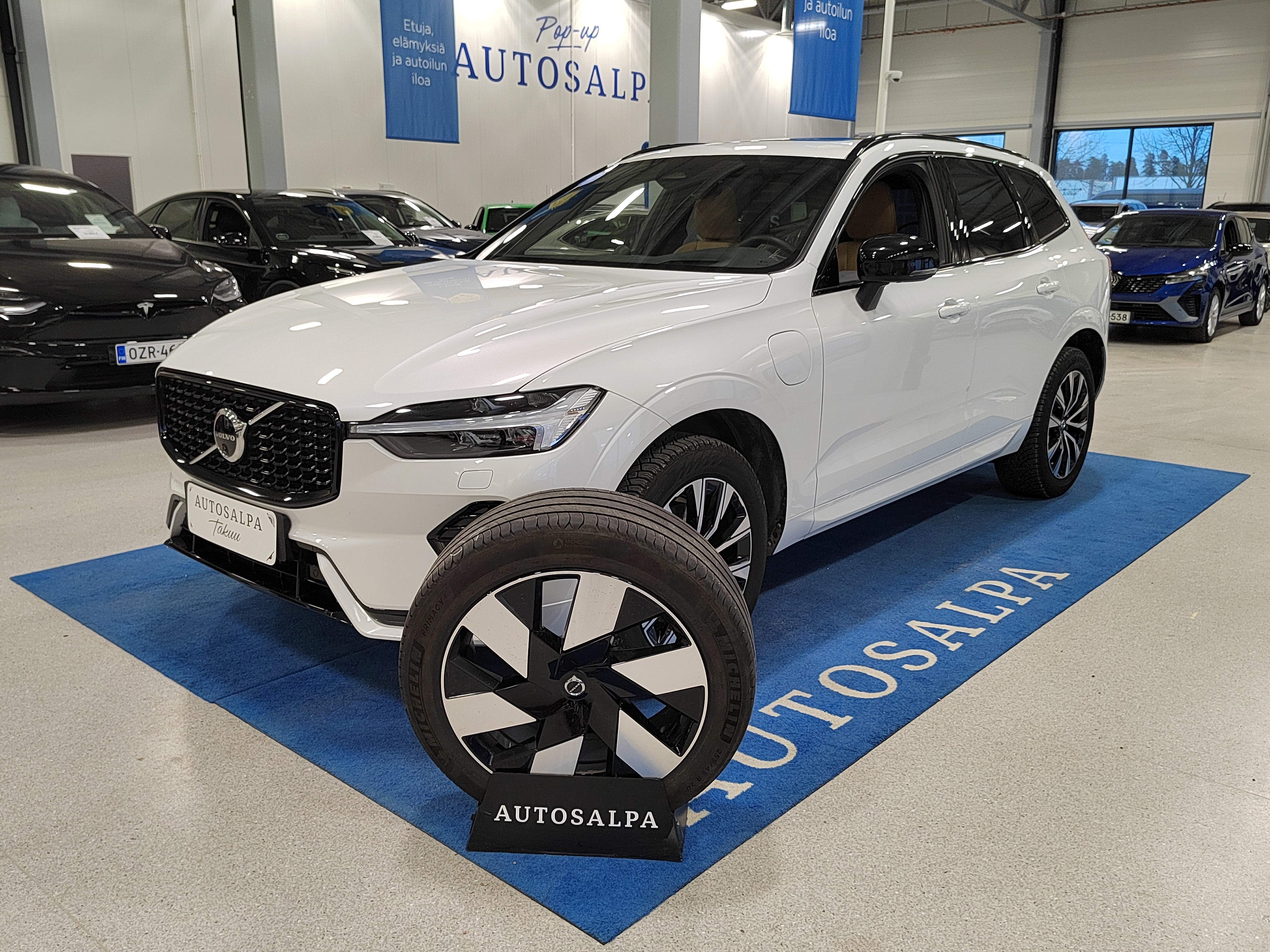 Volvo XC60 T6 AWD LONG RANGE ULTRA PRO DARK TAKUU 24KK/40TKM