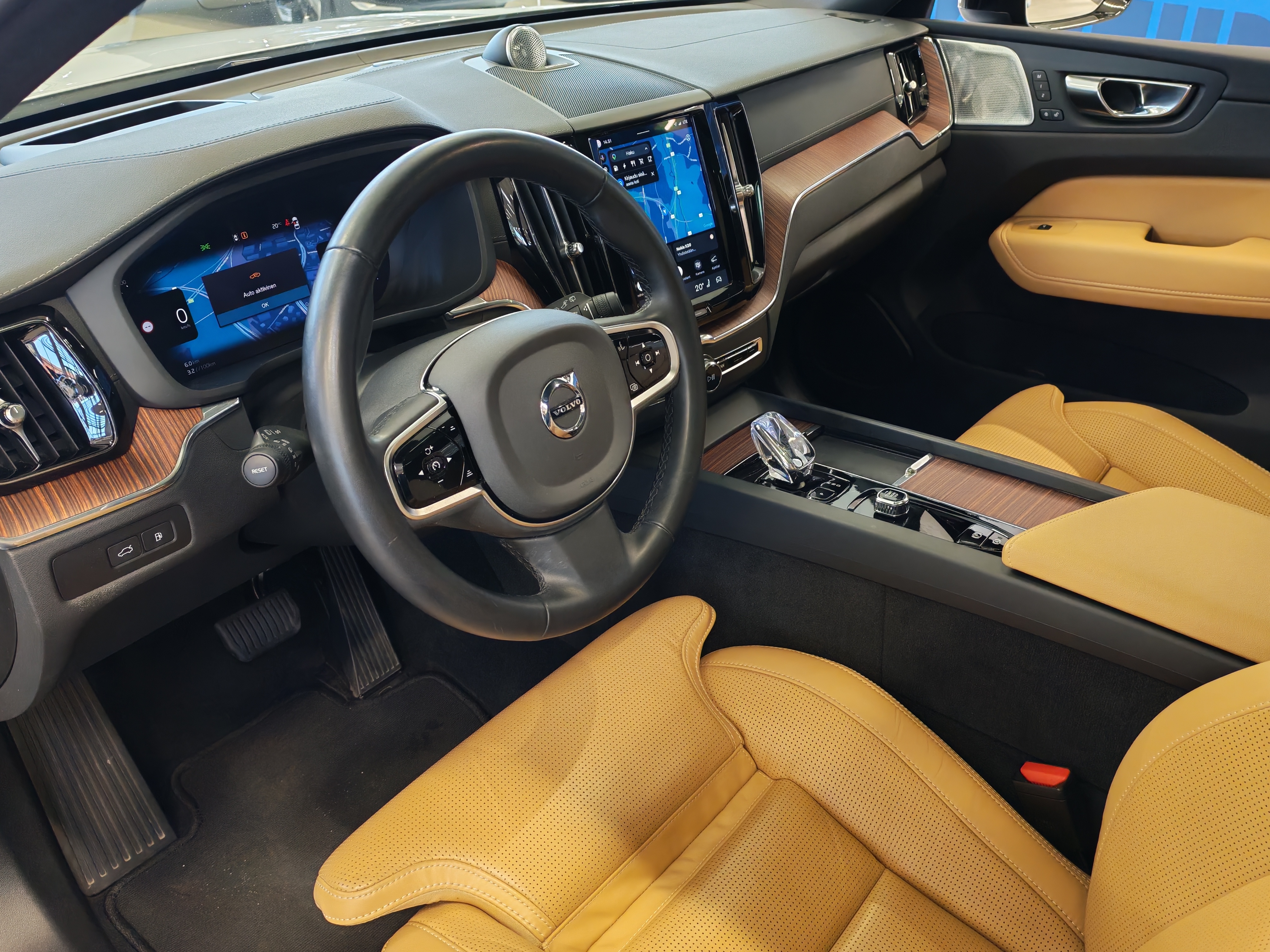 Volvo XC60 2025, kuva 3/25