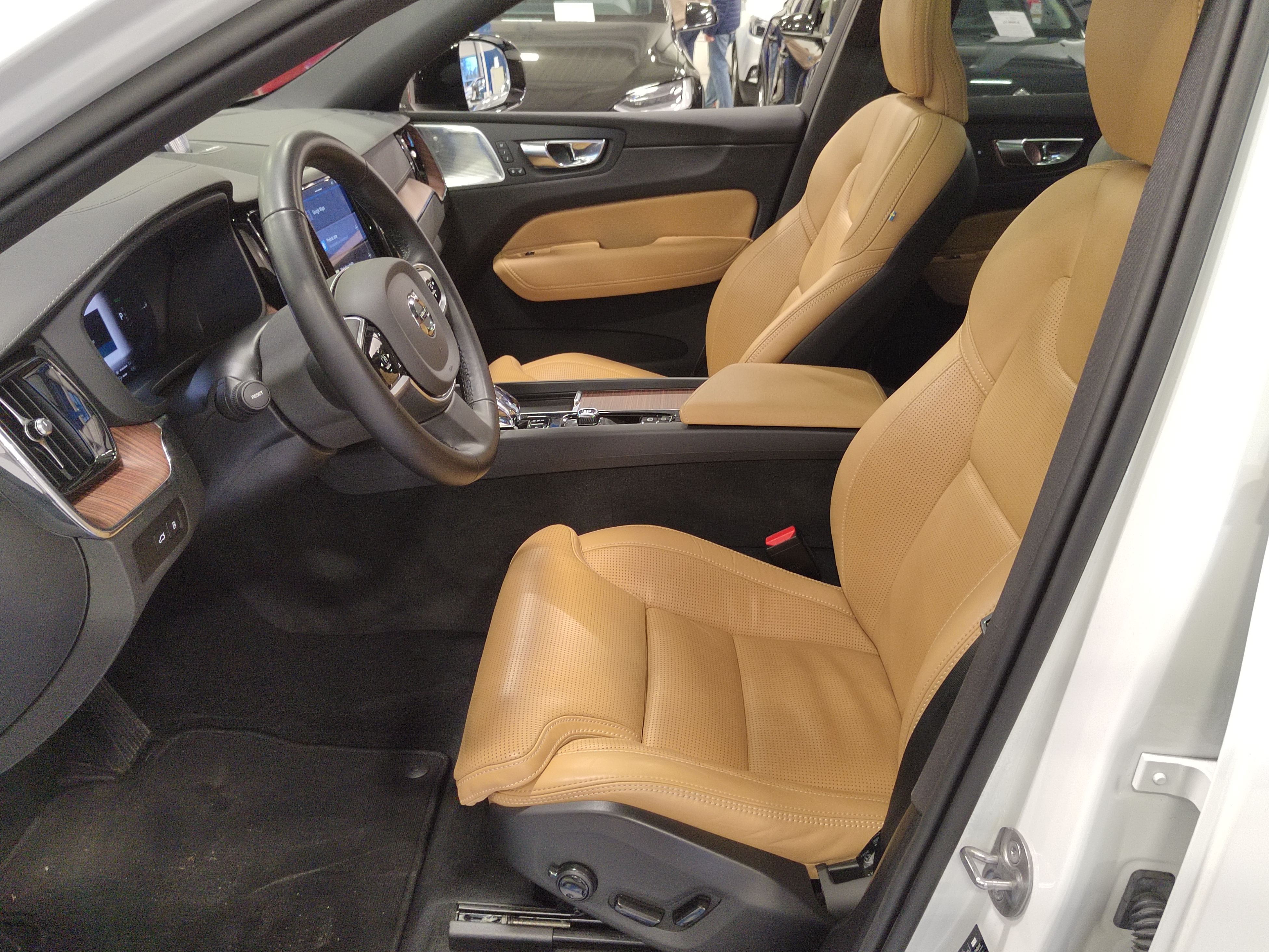 Volvo XC60 T6 AWD LONG RANGE ULTRA PRO DARK TAKUU 24KK/40TKM