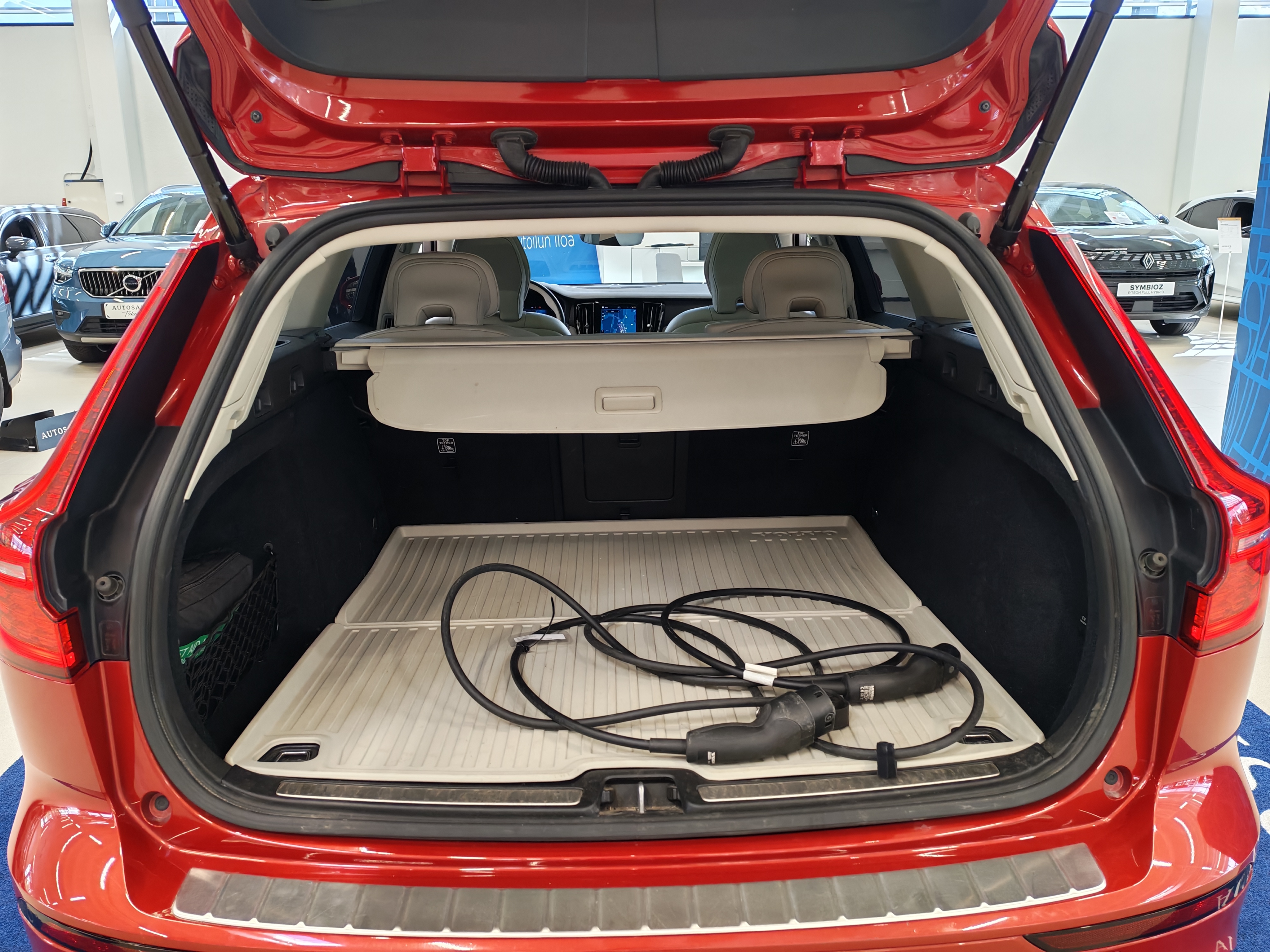 Volvo V60 T6 AWD LONG RANGE ULTRA BRIGHT TAKUU 24KK/40TKM