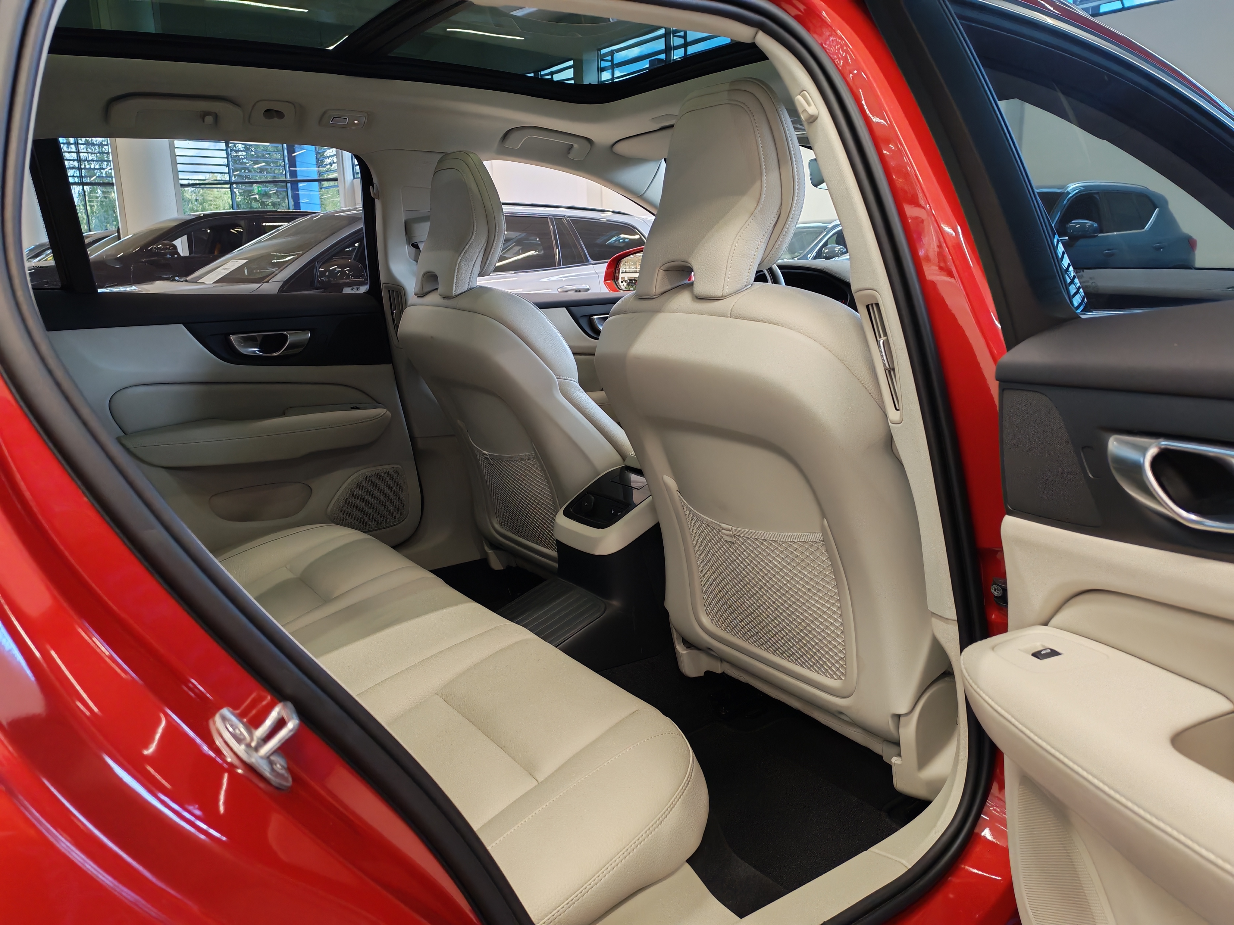 Volvo V60 T6 AWD LONG RANGE ULTRA BRIGHT TAKUU 24KK/40TKM