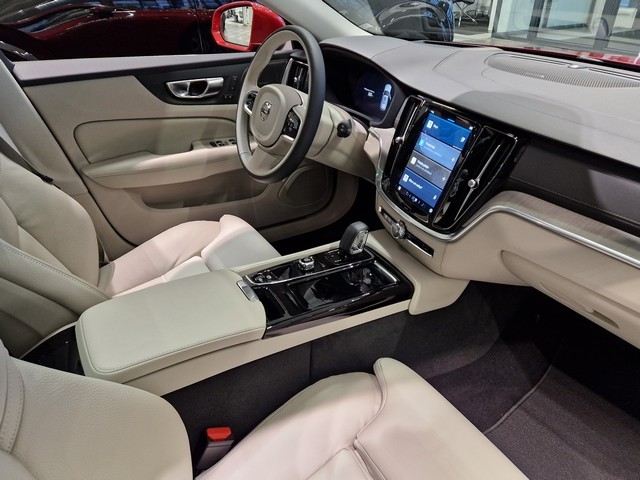 Volvo V60 T6 AWD LONG RANGE ULTRA BRIGHT