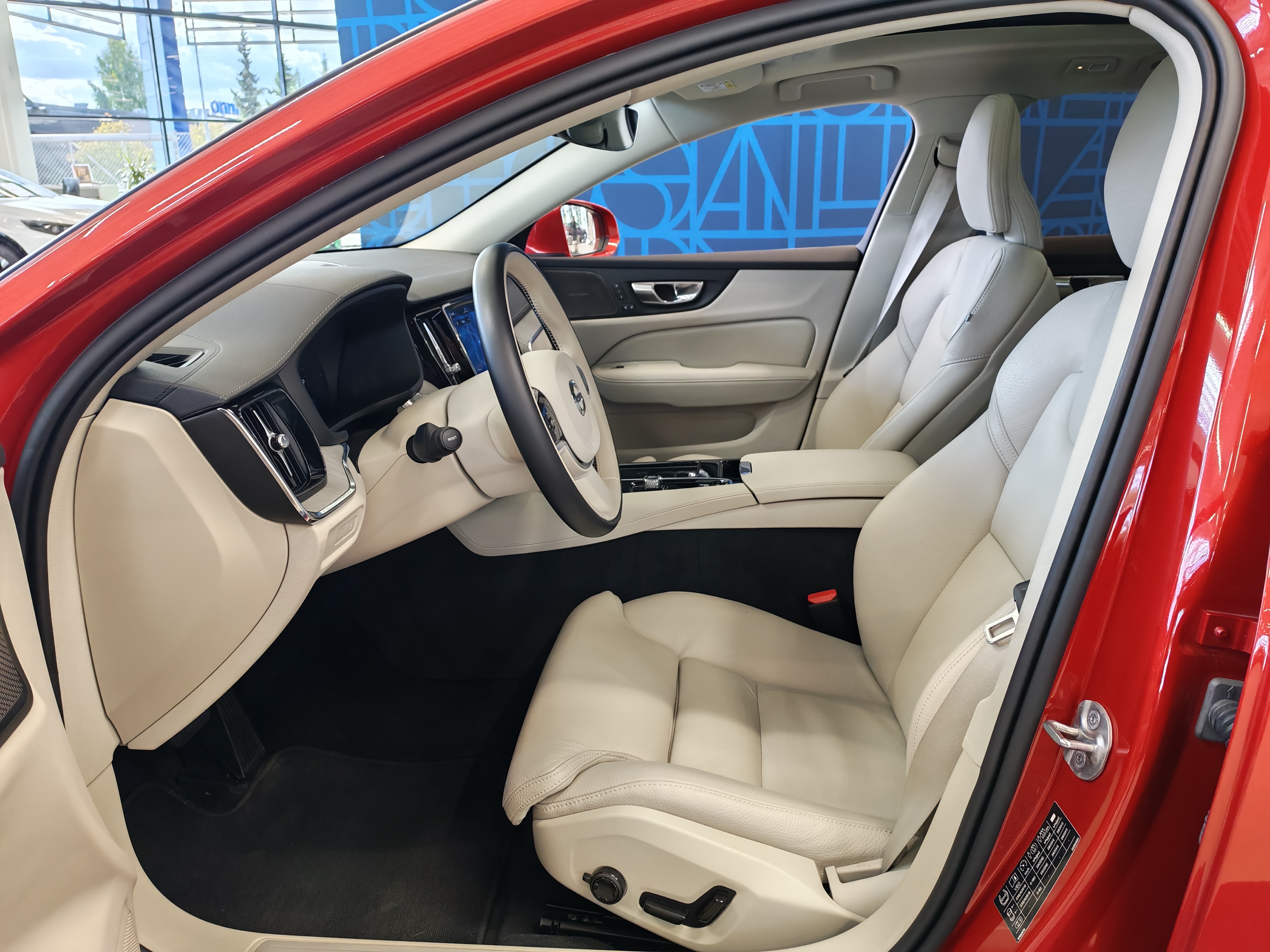 Volvo V60 T6 AWD LONG RANGE ULTRA BRIGHT TAKUU 24KK/40TKM