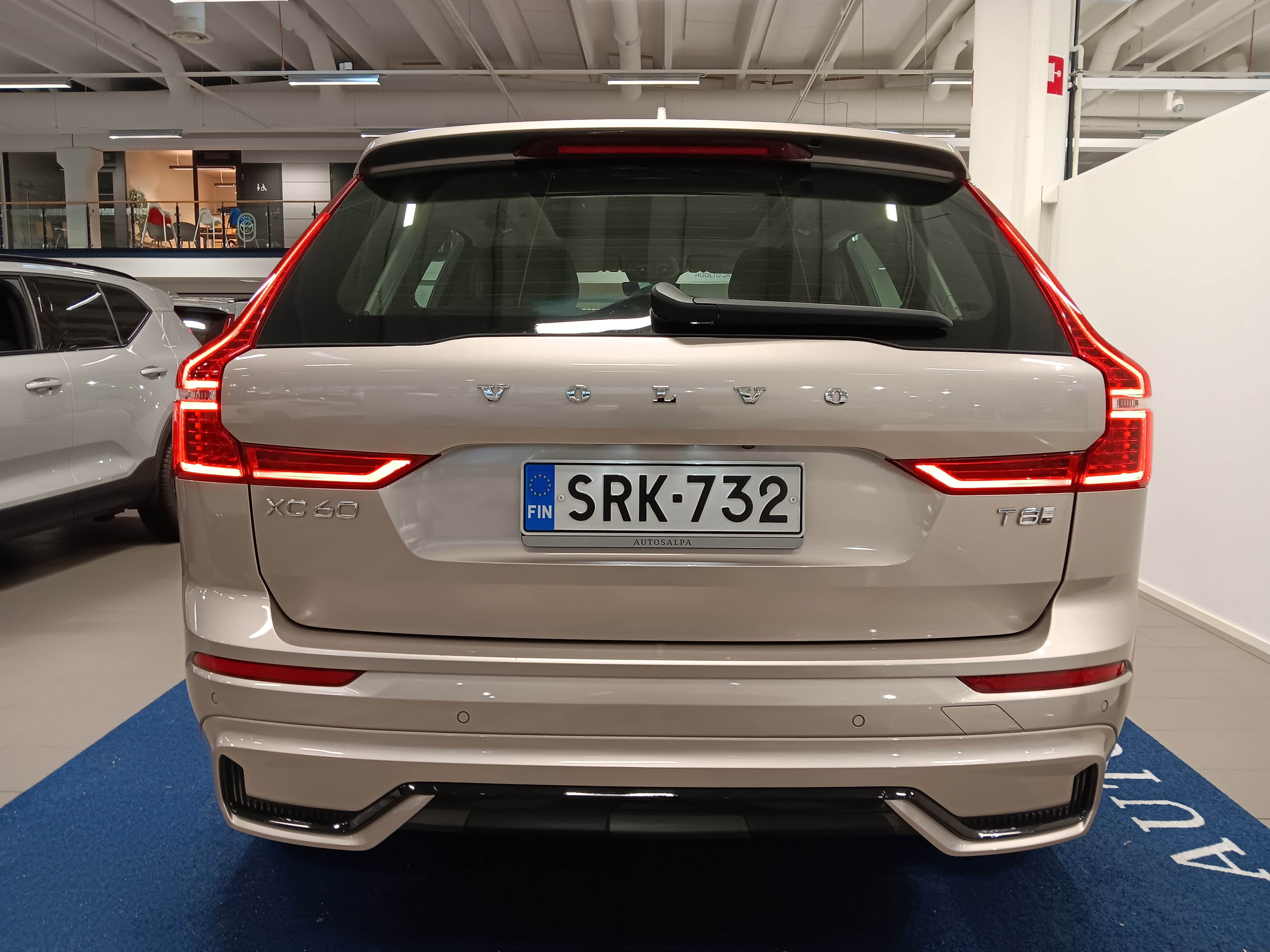 Volvo XC60 T8 AWD Long Range Ultra Dark 2025, bild 4/24