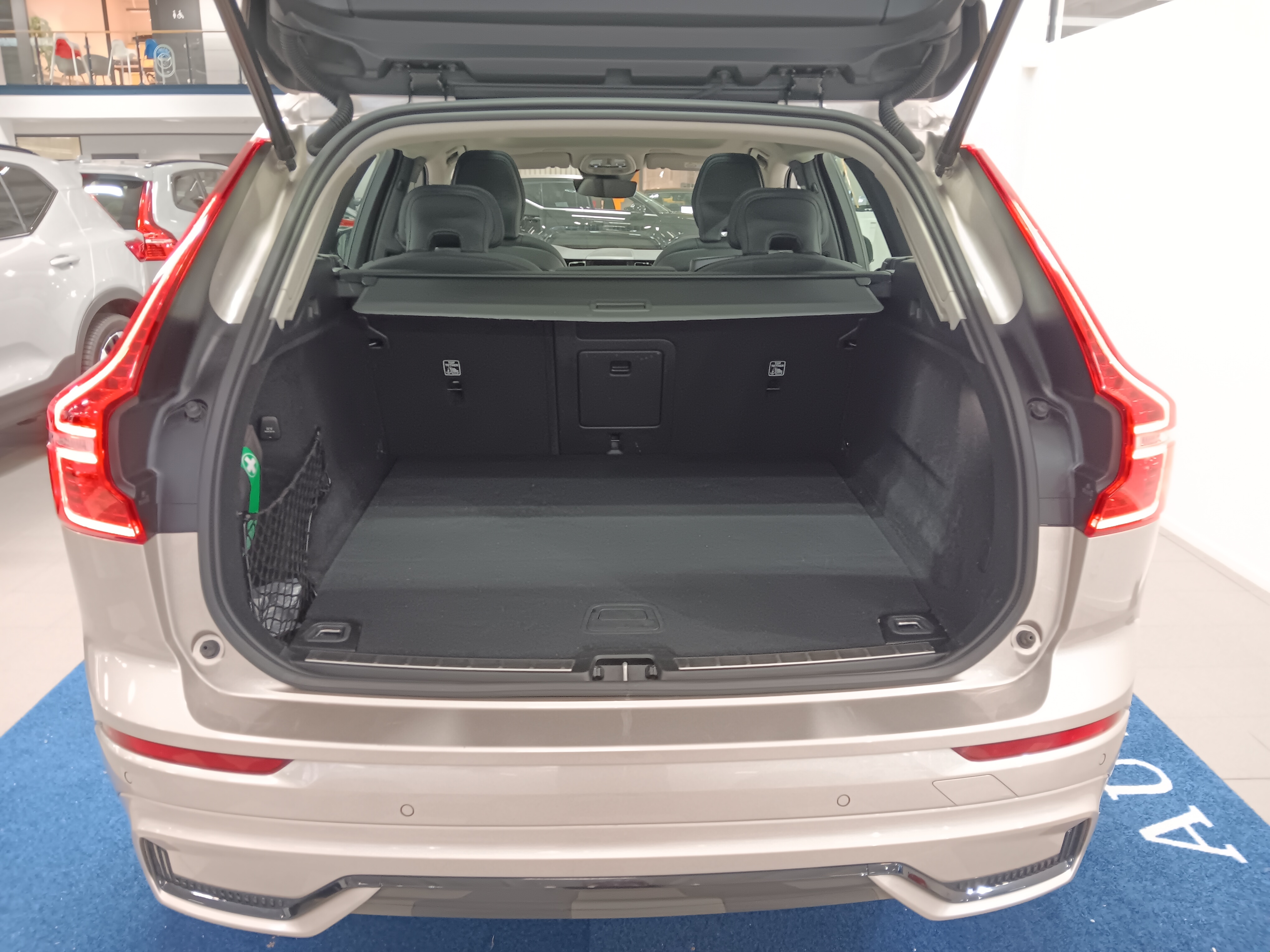 Volvo XC60 T8 AWD Long Range Ultra Dark 2025, bild 5/24