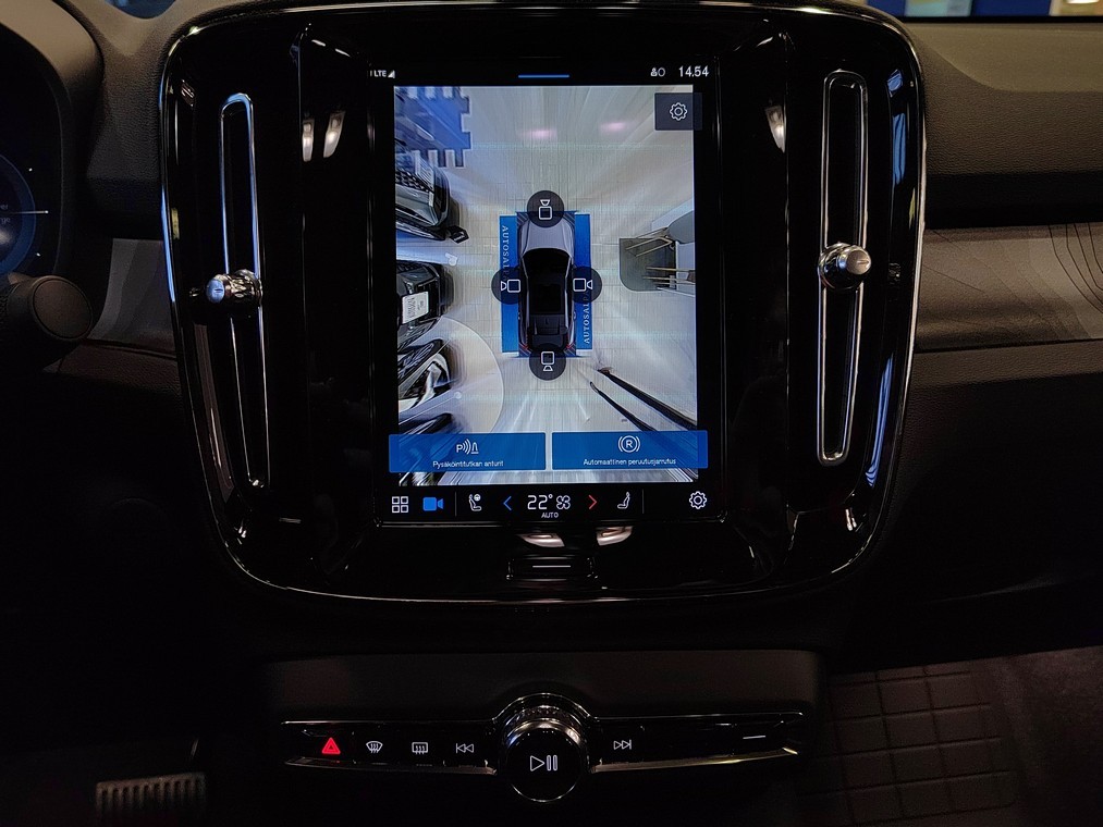 Volvo EC40 TWIN PLUS PRO BLACK EDITION.