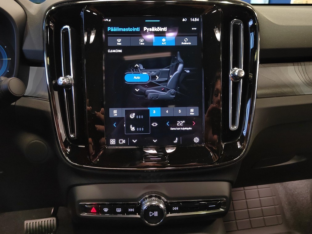 Volvo EC40 TWIN PLUS PRO BLACK EDITION.