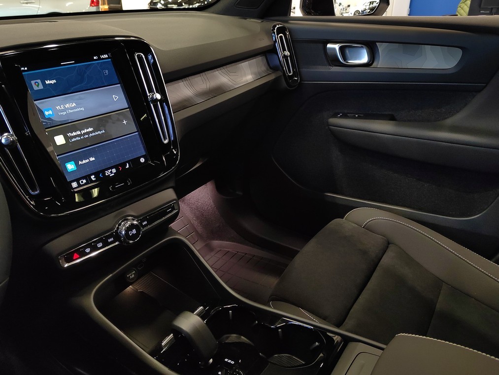 Volvo EC40 TWIN PLUS PRO BLACK EDITION.