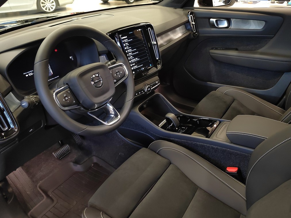 Volvo EC40 TWIN PLUS PRO BLACK EDITION.