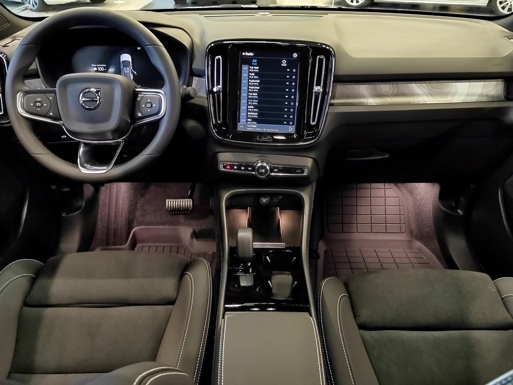 Volvo EC40 TWIN PLUS PRO BLACK EDITION.