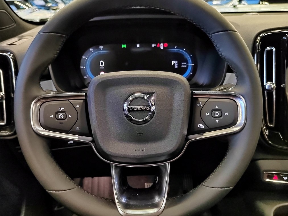 Volvo EC40 TWIN PLUS PRO BLACK EDITION.