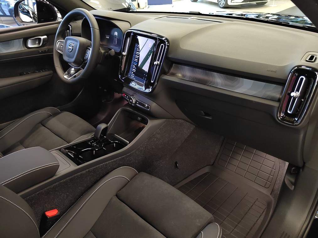 Volvo EC40 TWIN PLUS PRO BLACK EDITION.