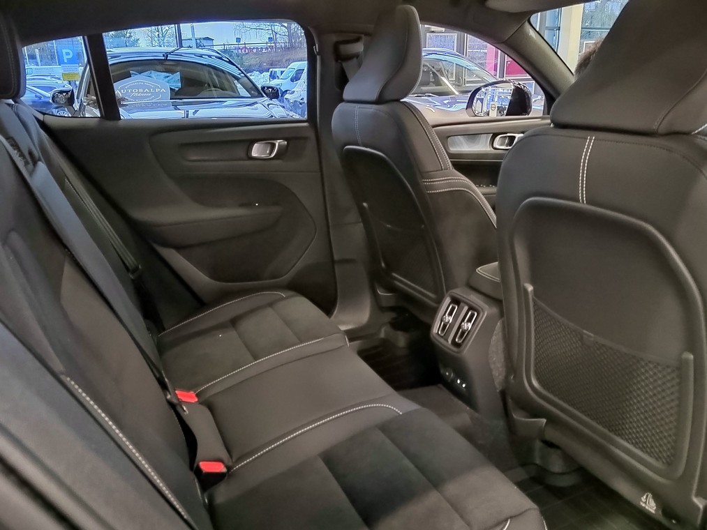 Volvo EC40 TWIN PLUS PRO BLACK EDITION.