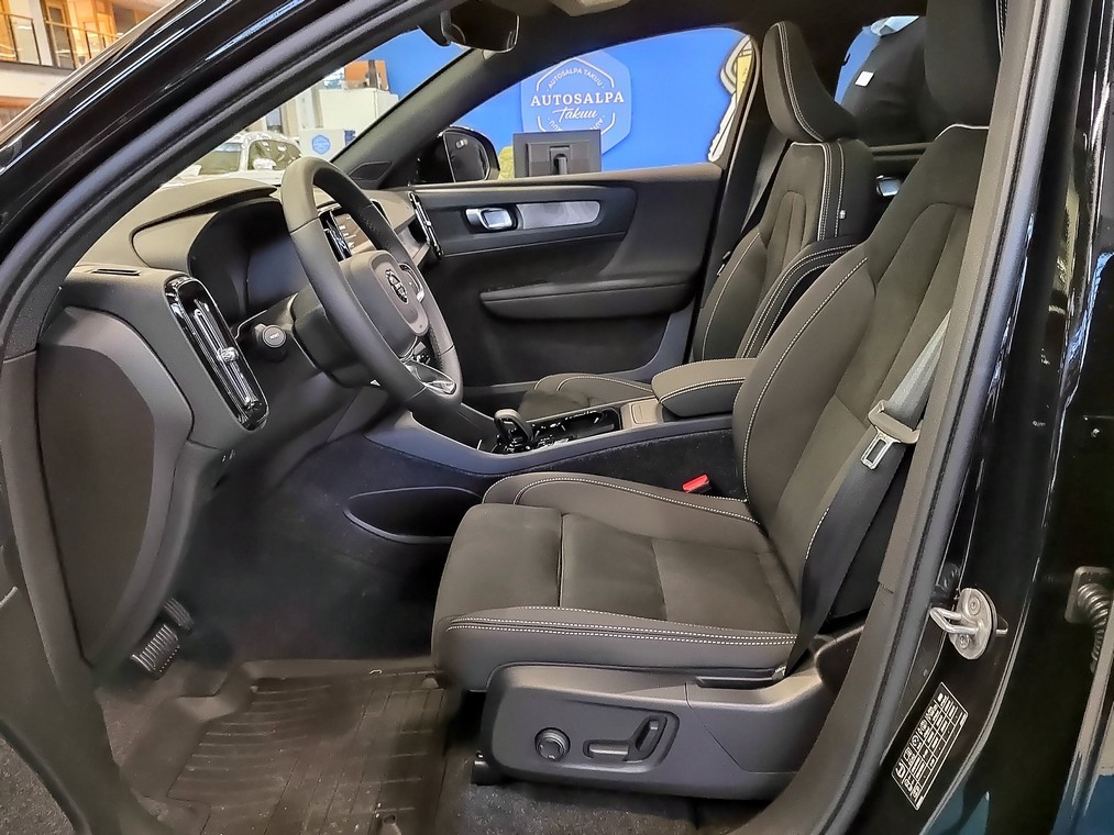 Volvo EC40 TWIN PLUS PRO BLACK EDITION.