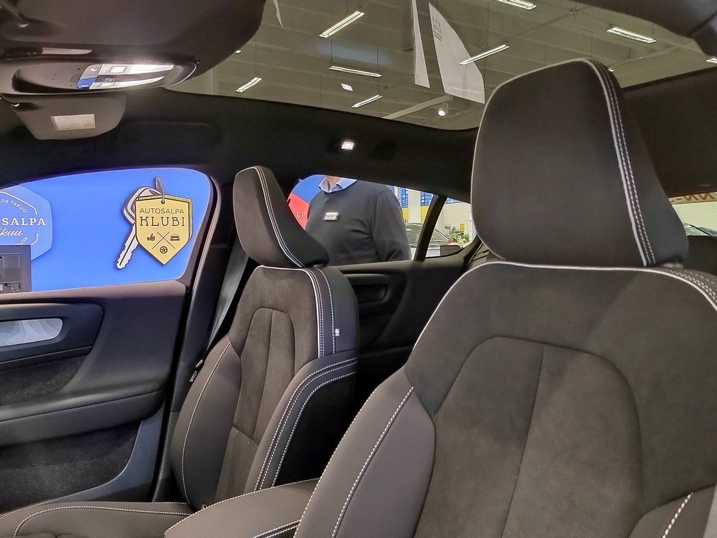 Volvo EC40 TWIN PLUS PRO BLACK EDITION.