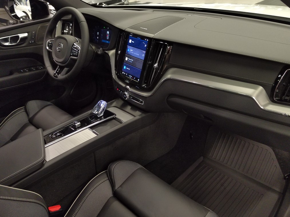 Volvo XC60 T8 AWD LONG RANGE ULTRA DARK