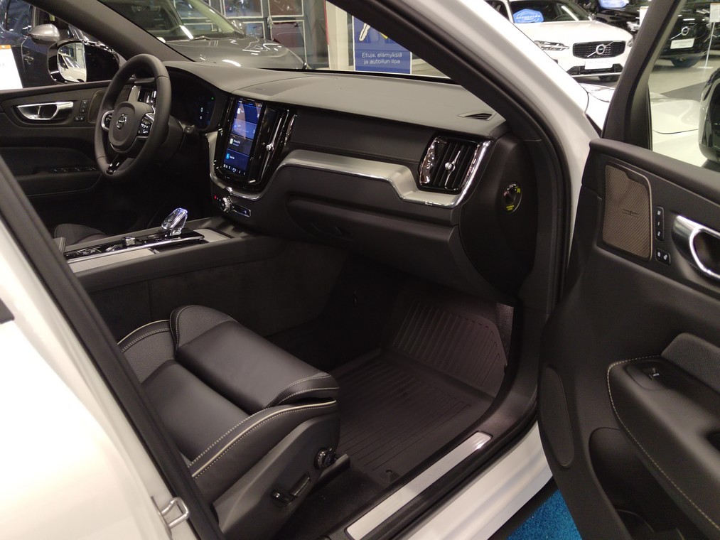 Volvo XC60 T8 AWD LONG RANGE ULTRA DARK