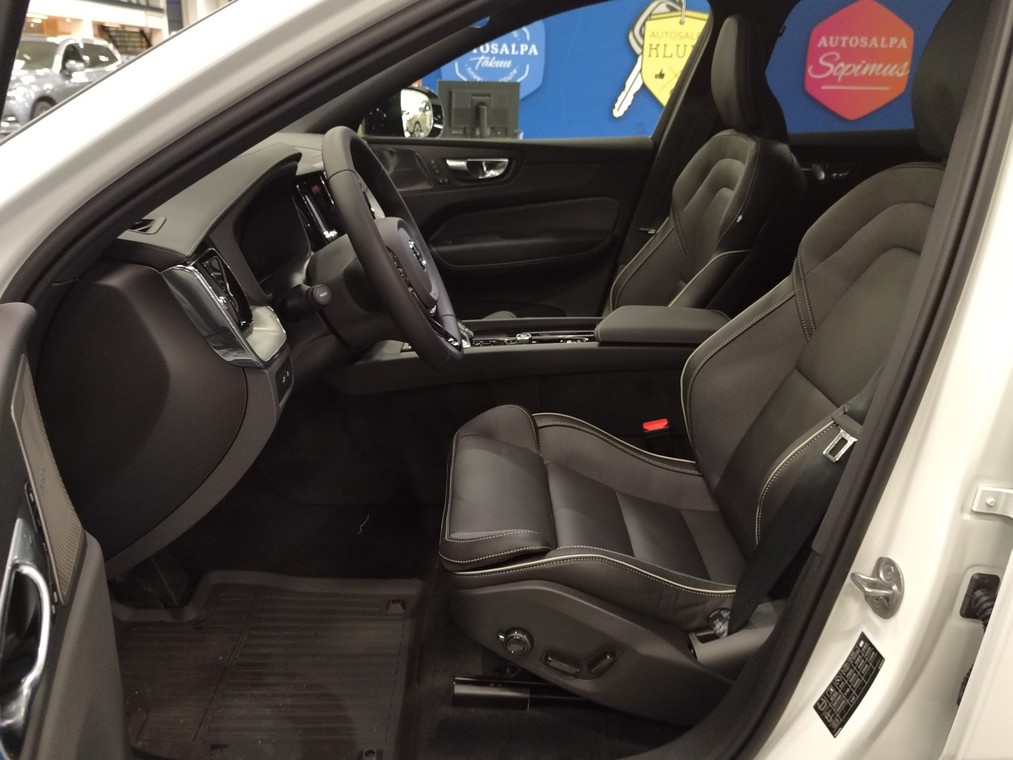 Volvo XC60 T8 AWD LONG RANGE ULTRA DARK