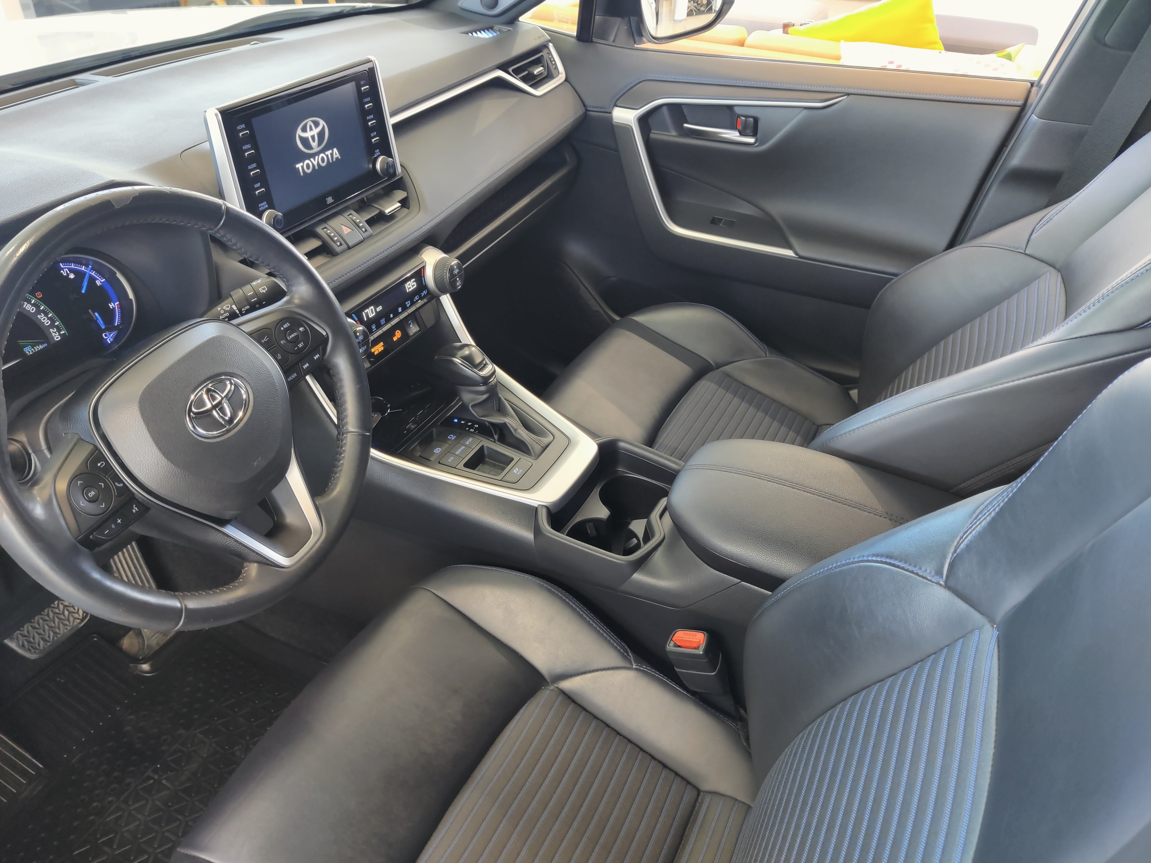 Toyota RAV4 2,5 HYBRID STYLE