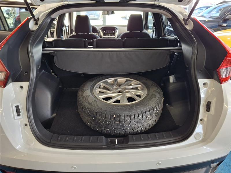 Mitsubishi ECLIPSE CROSS 1.5 MIVEC INFORM MT 2WD