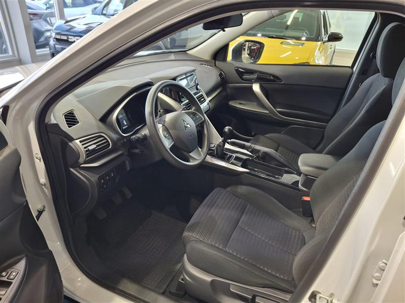 Mitsubishi ECLIPSE CROSS 1.5 MIVEC INFORM MT 2WD