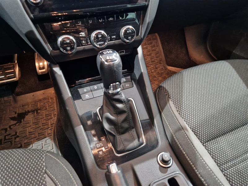 Skoda OCTAVIA COMBI 2,0 TDI 184 4X4 SCOUT DSG AUTOM.