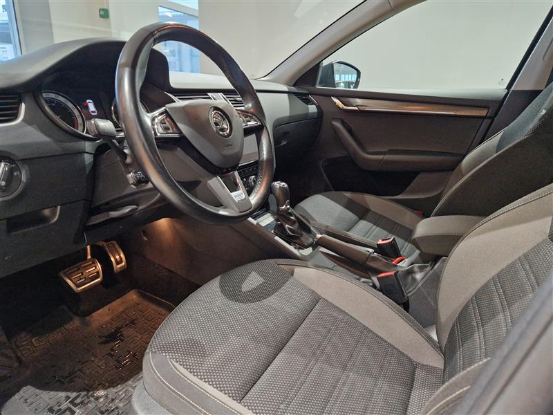 Skoda OCTAVIA COMBI 2,0 TDI 184 4X4 SCOUT DSG AUTOM.