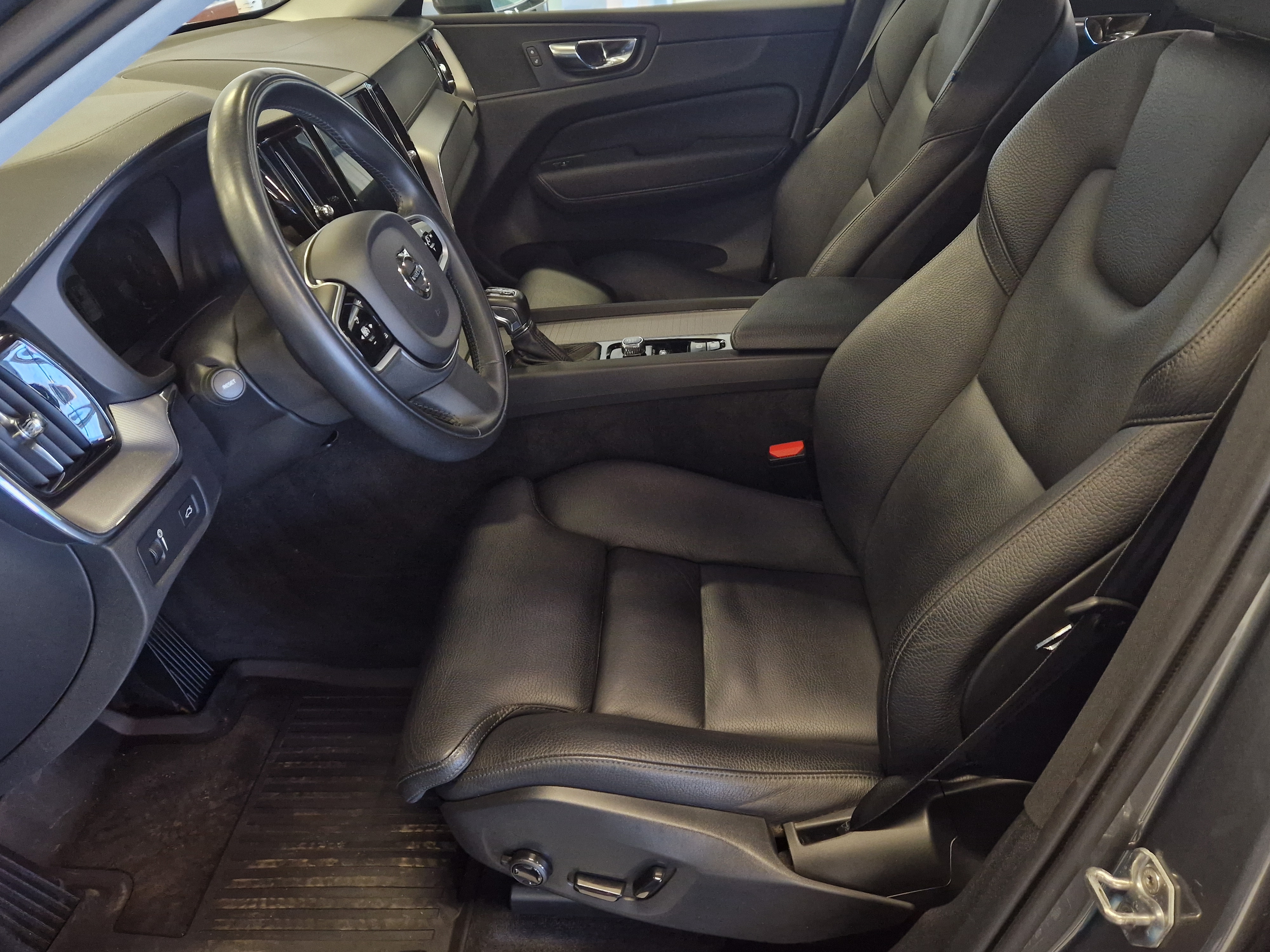 Volvo XC60 2019, kuva 6/18