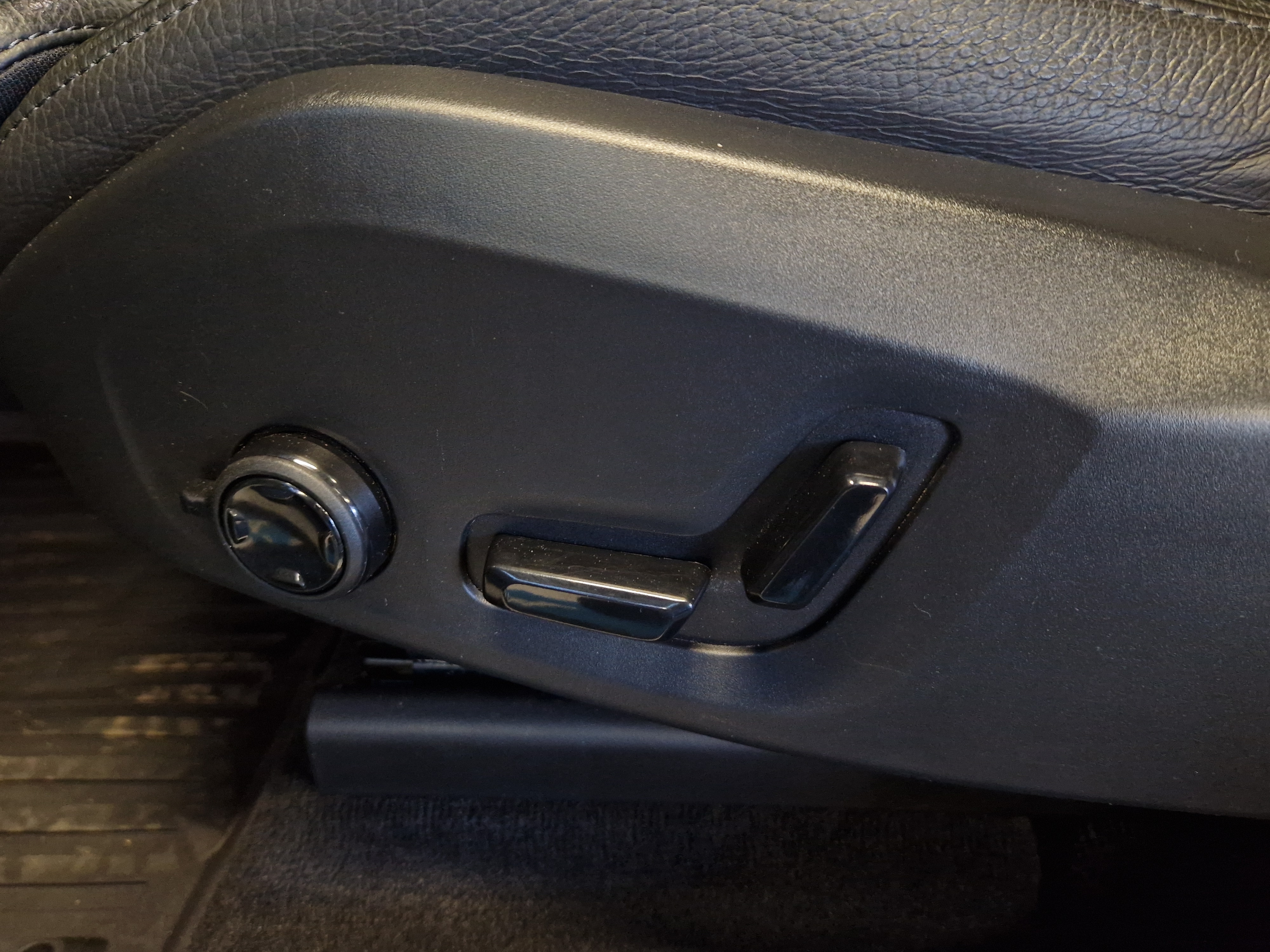 Volvo XC60 2019, kuva 7/18