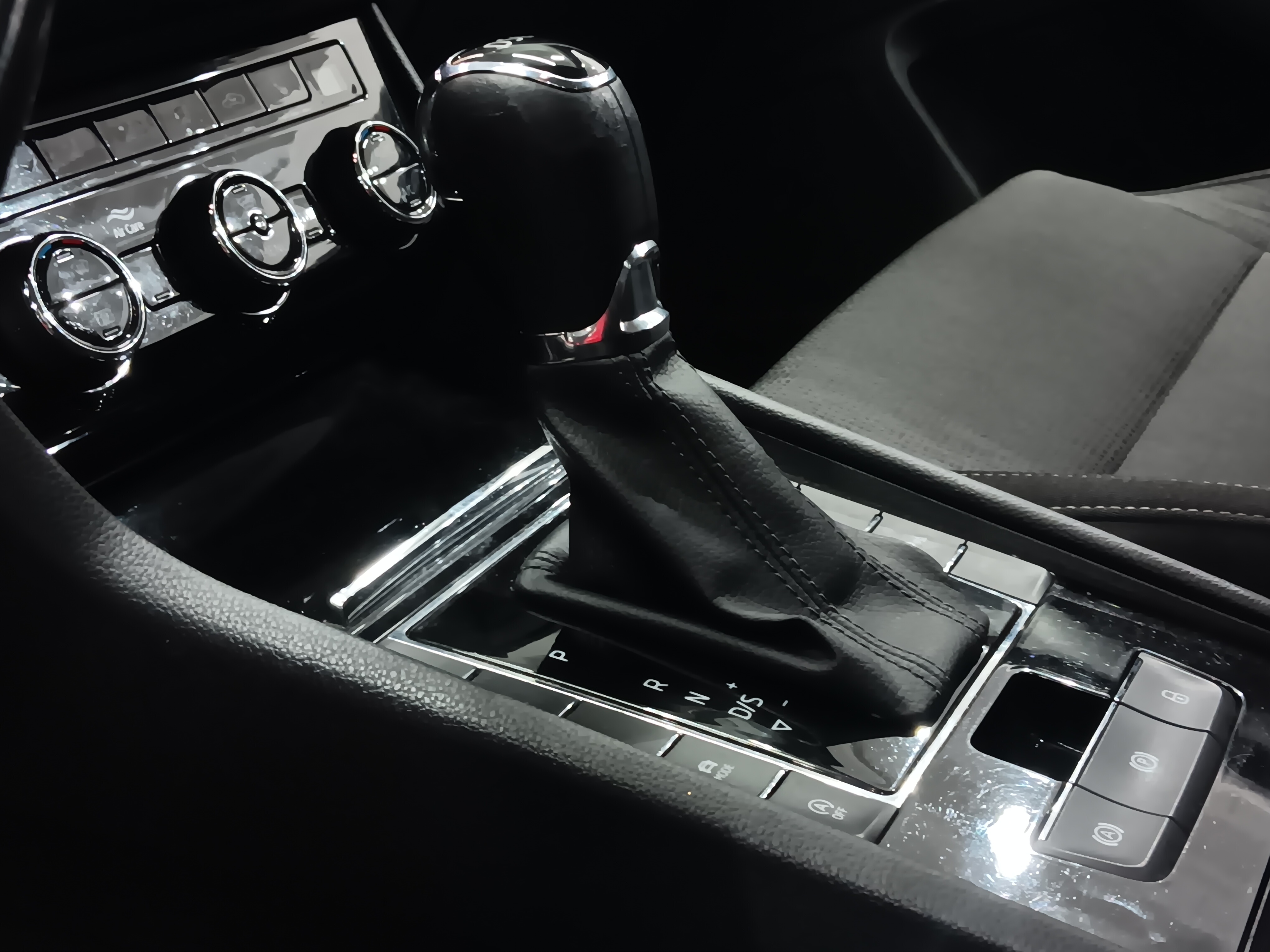 Skoda SUPERB COMBI 1,5 TSI ACT AMBITION BUSINESSLINE DSG AUTOM.